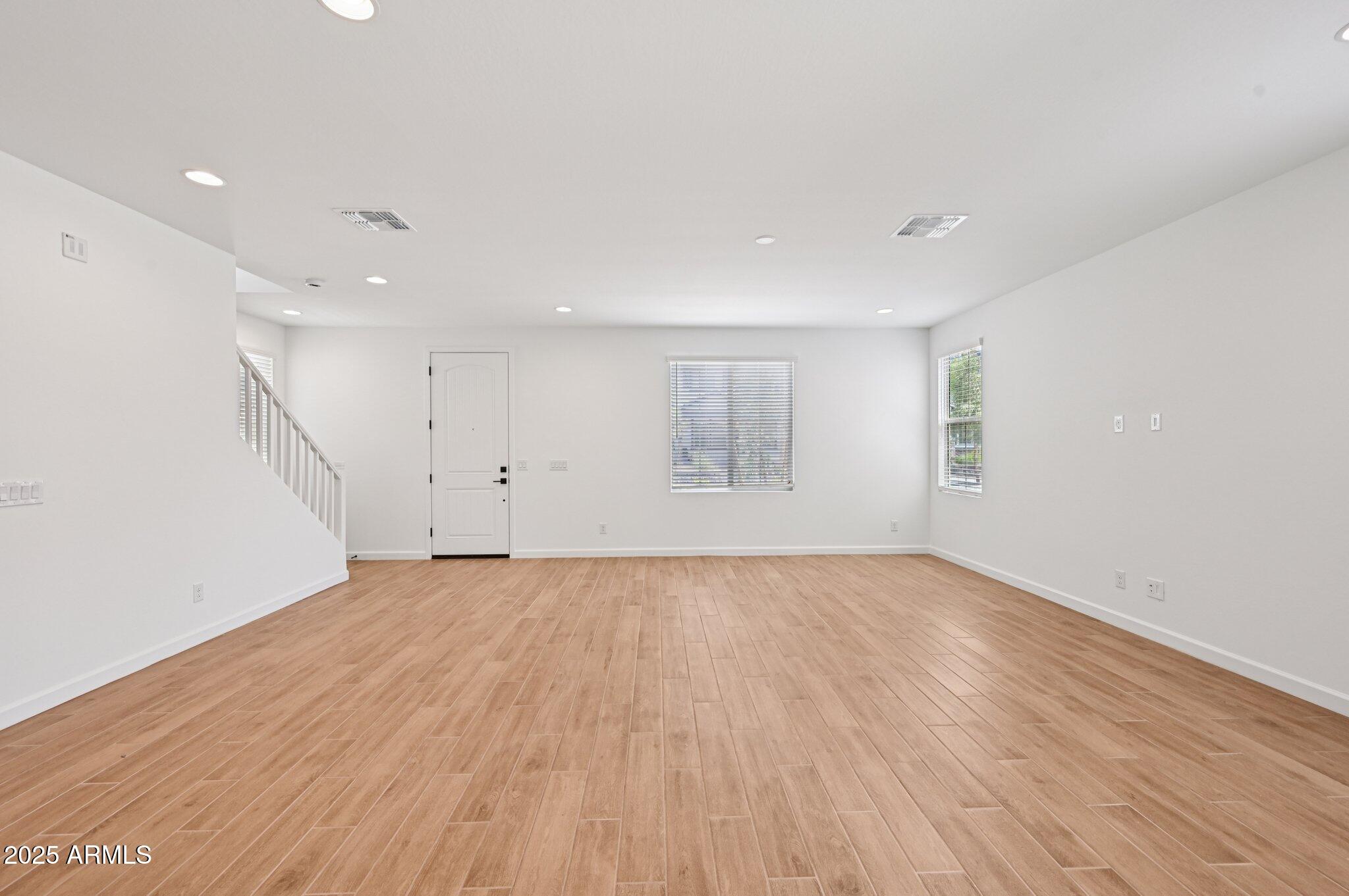 1909 W LARIAT Lane