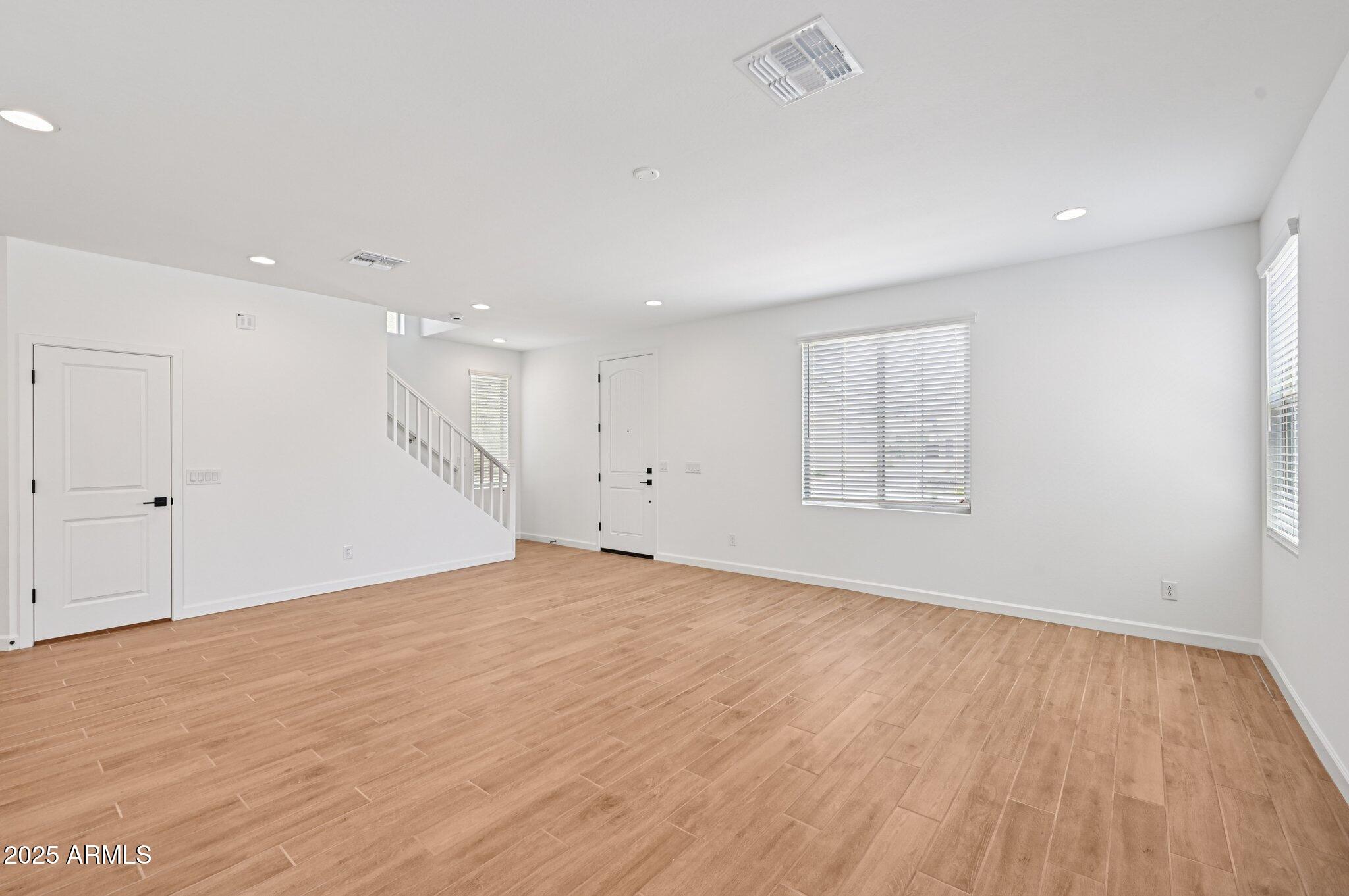 1909 W LARIAT Lane