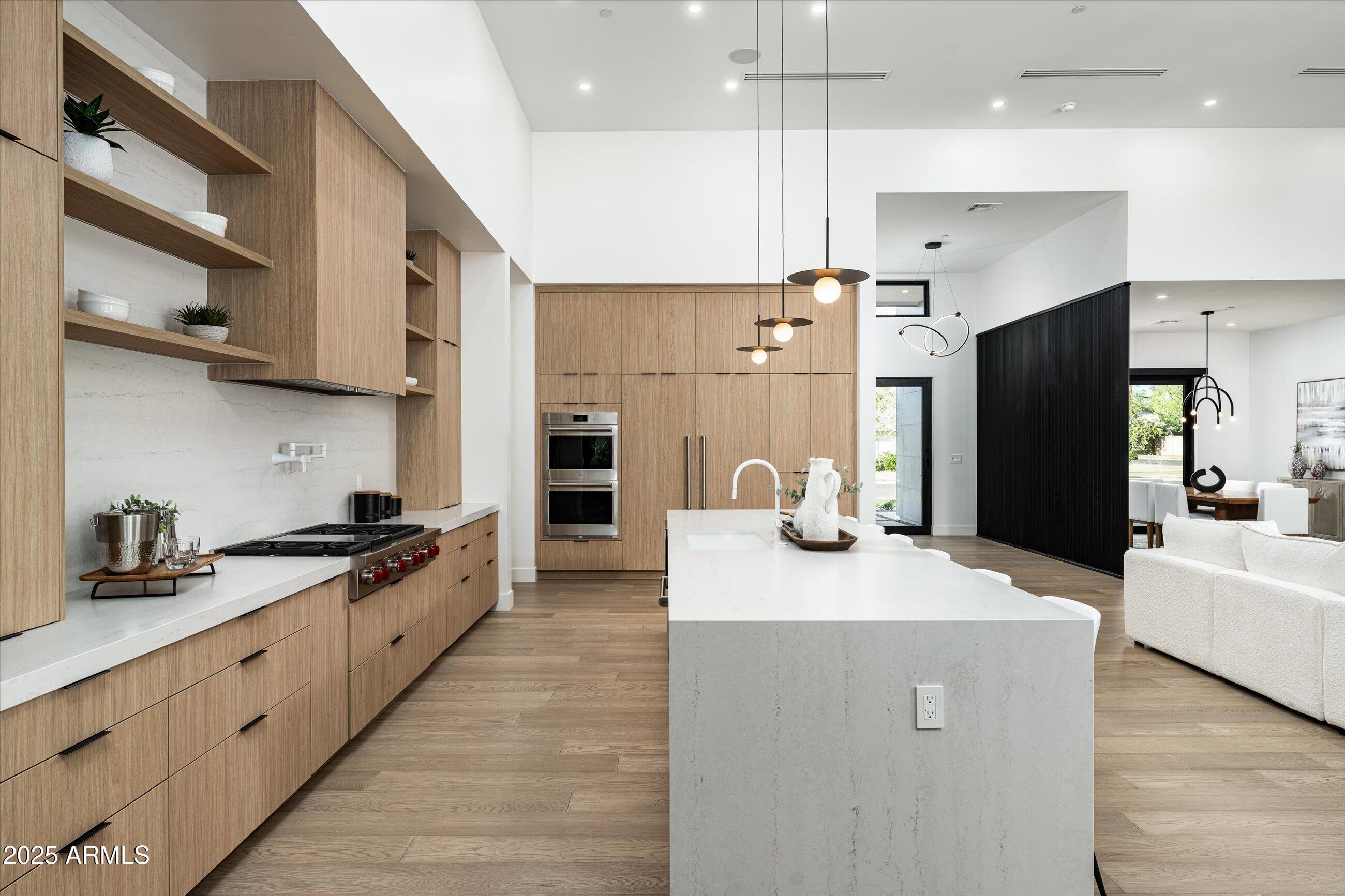 109 E HAYWARD Avenue