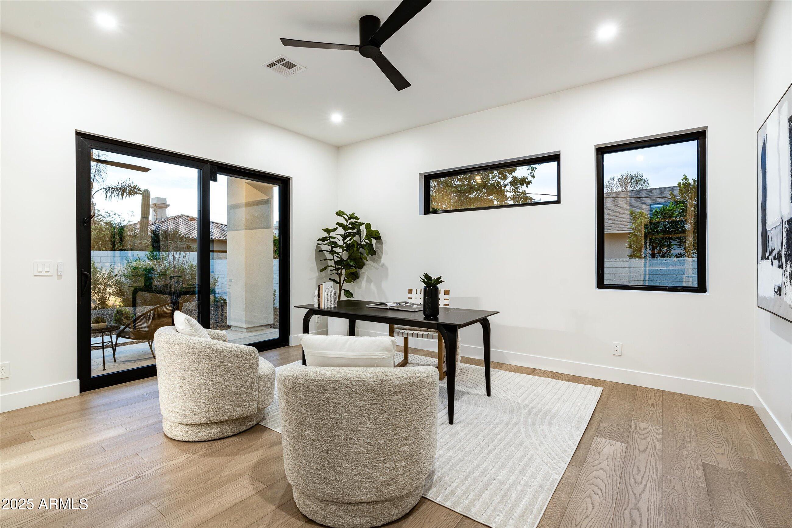 109 E HAYWARD Avenue