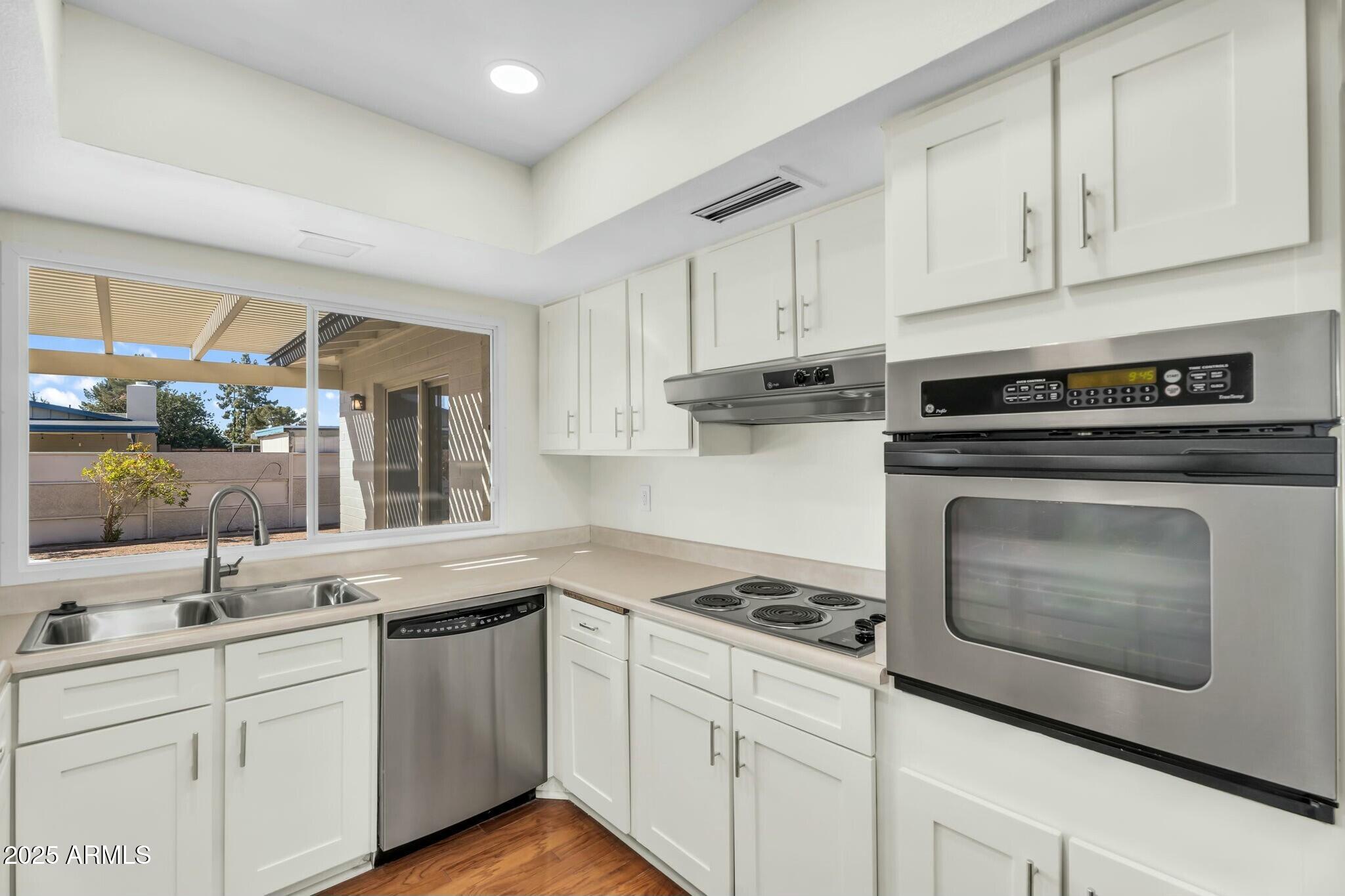 4743 W LAUREL Lane