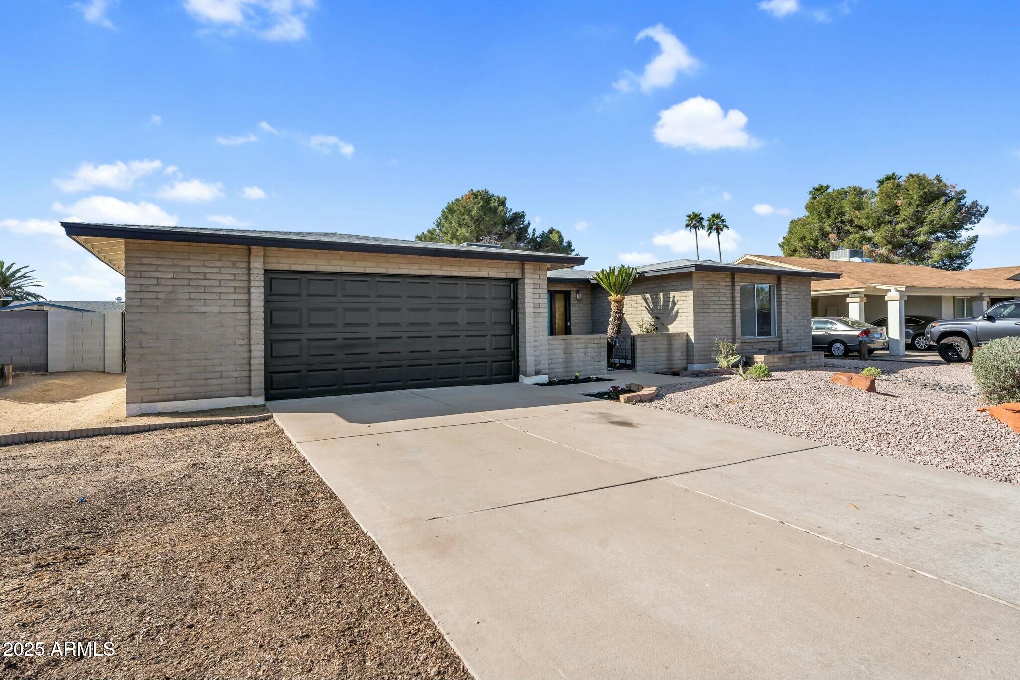 4743 W LAUREL Lane