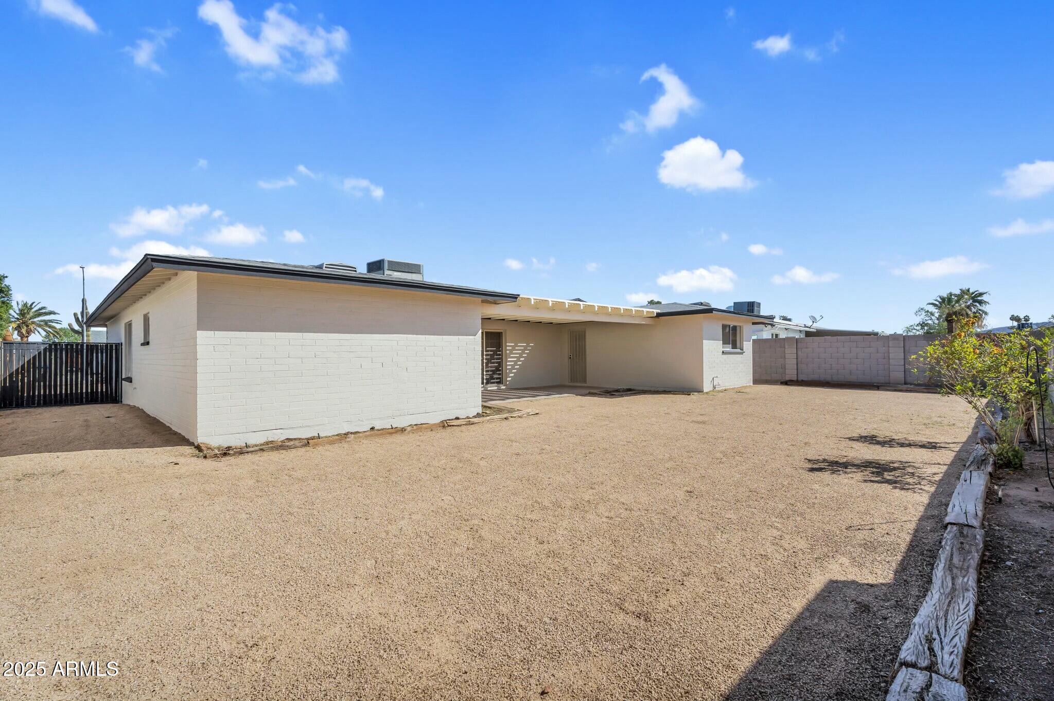 4743 W LAUREL Lane