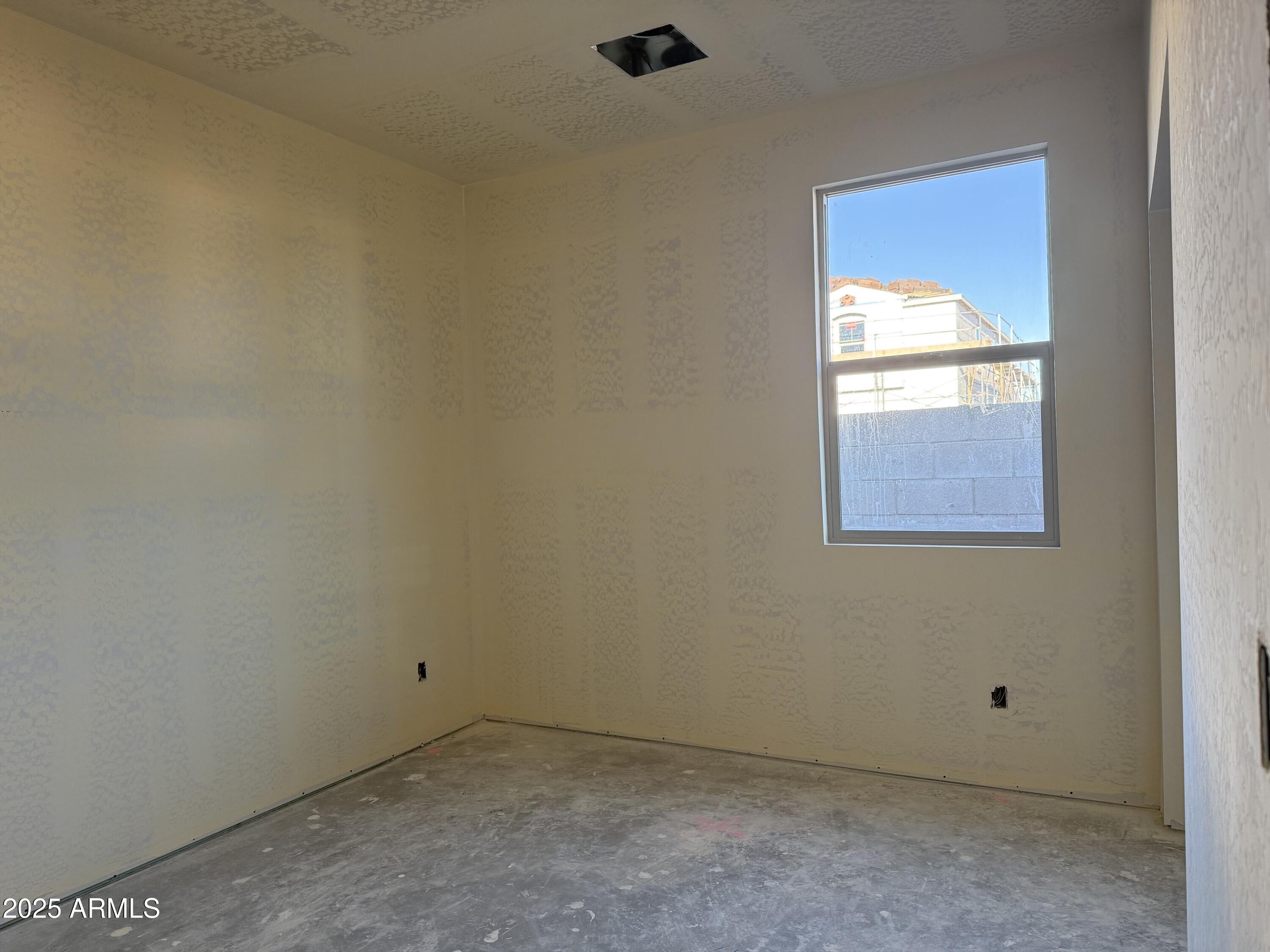24090 W SUNLAND Avenue