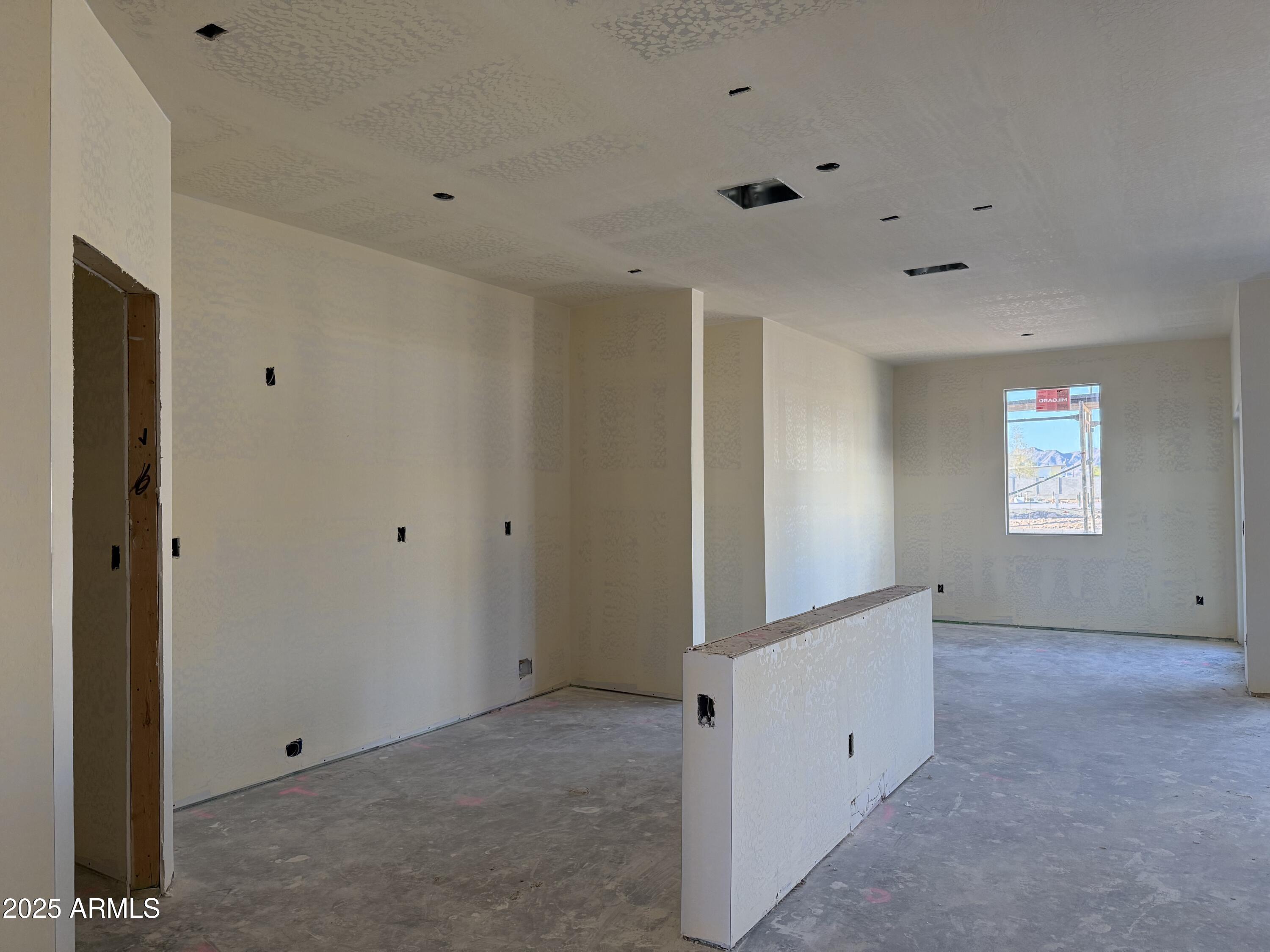 24090 W SUNLAND Avenue