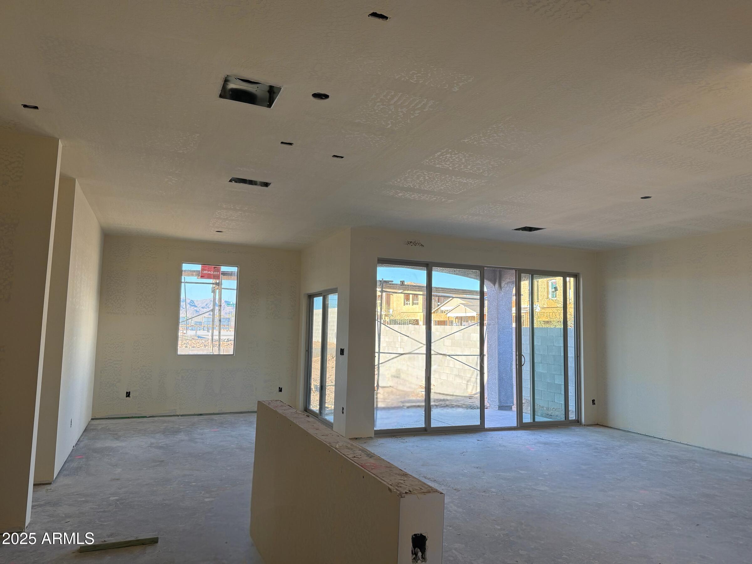 24090 W SUNLAND Avenue