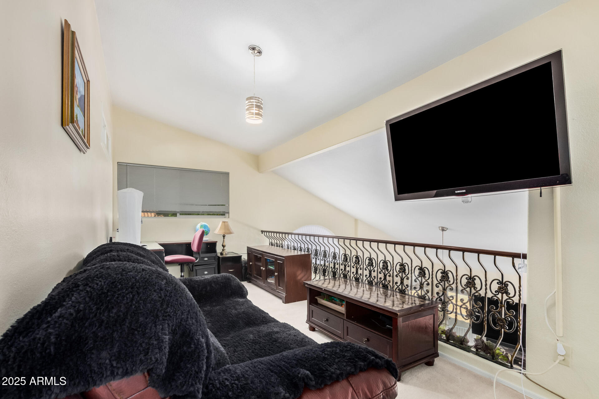 5622 E GELDING Drive