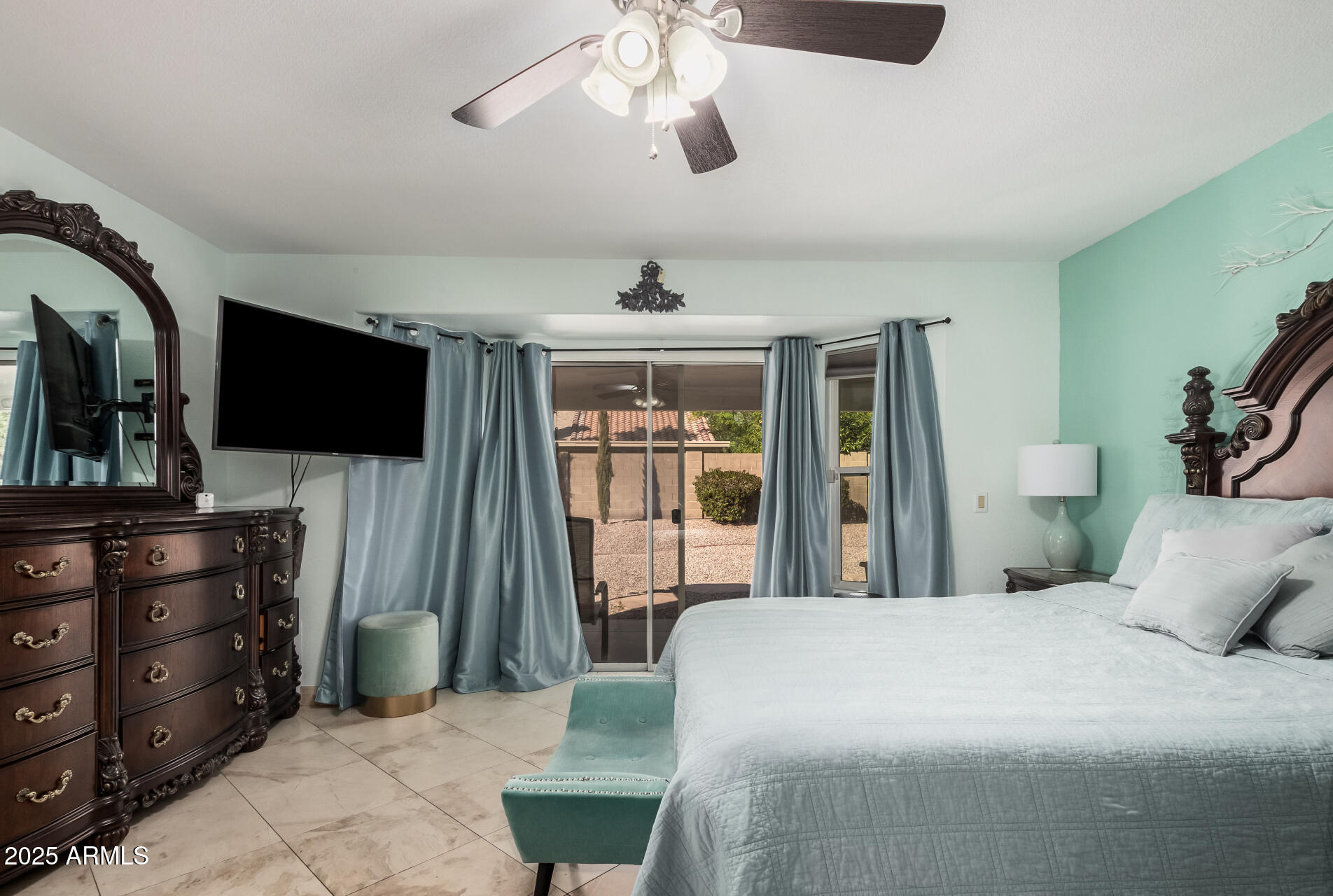5622 E GELDING Drive