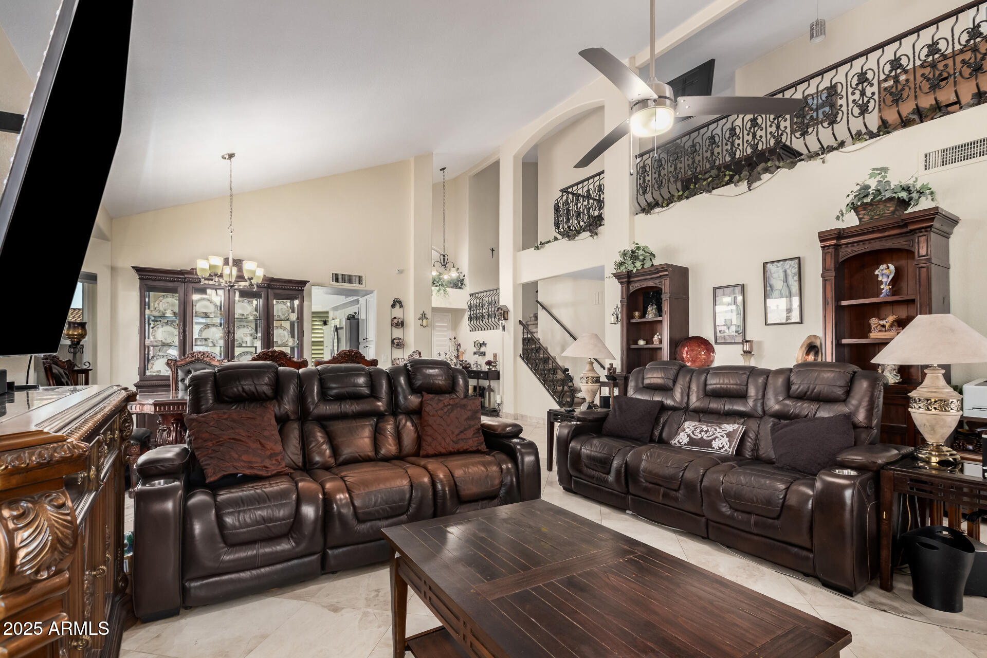 5622 E GELDING Drive