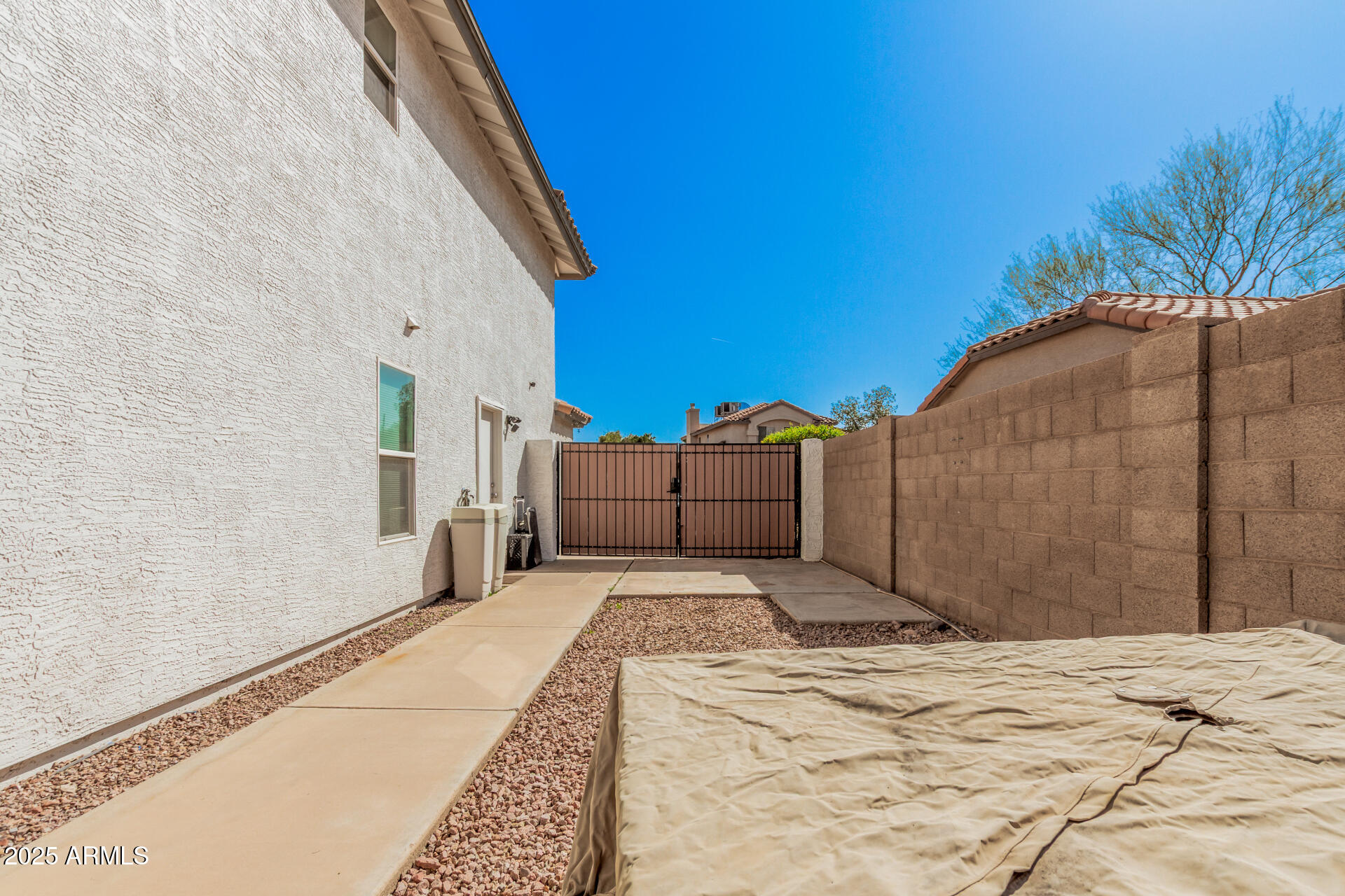 5622 E GELDING Drive