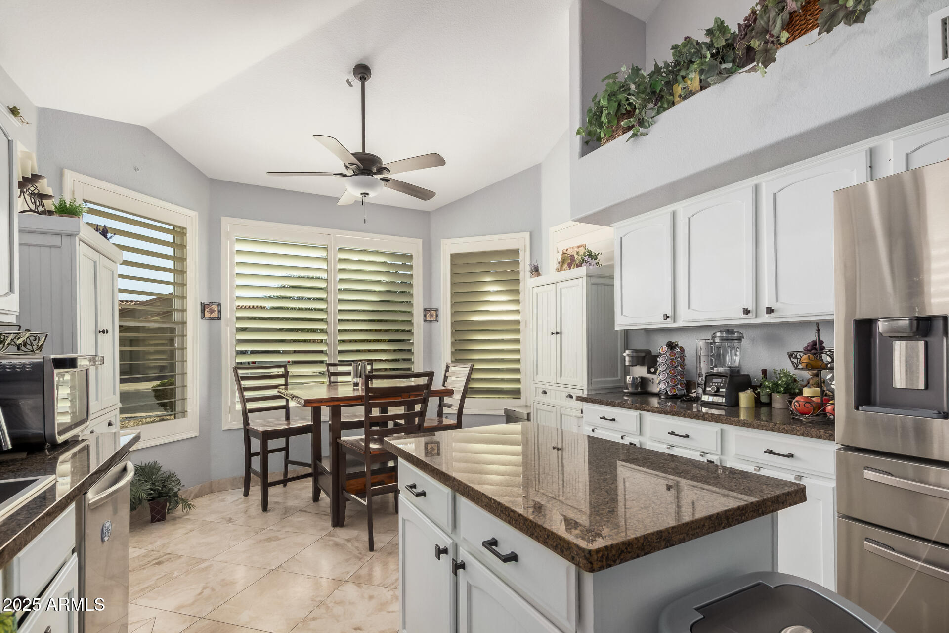 5622 E GELDING Drive