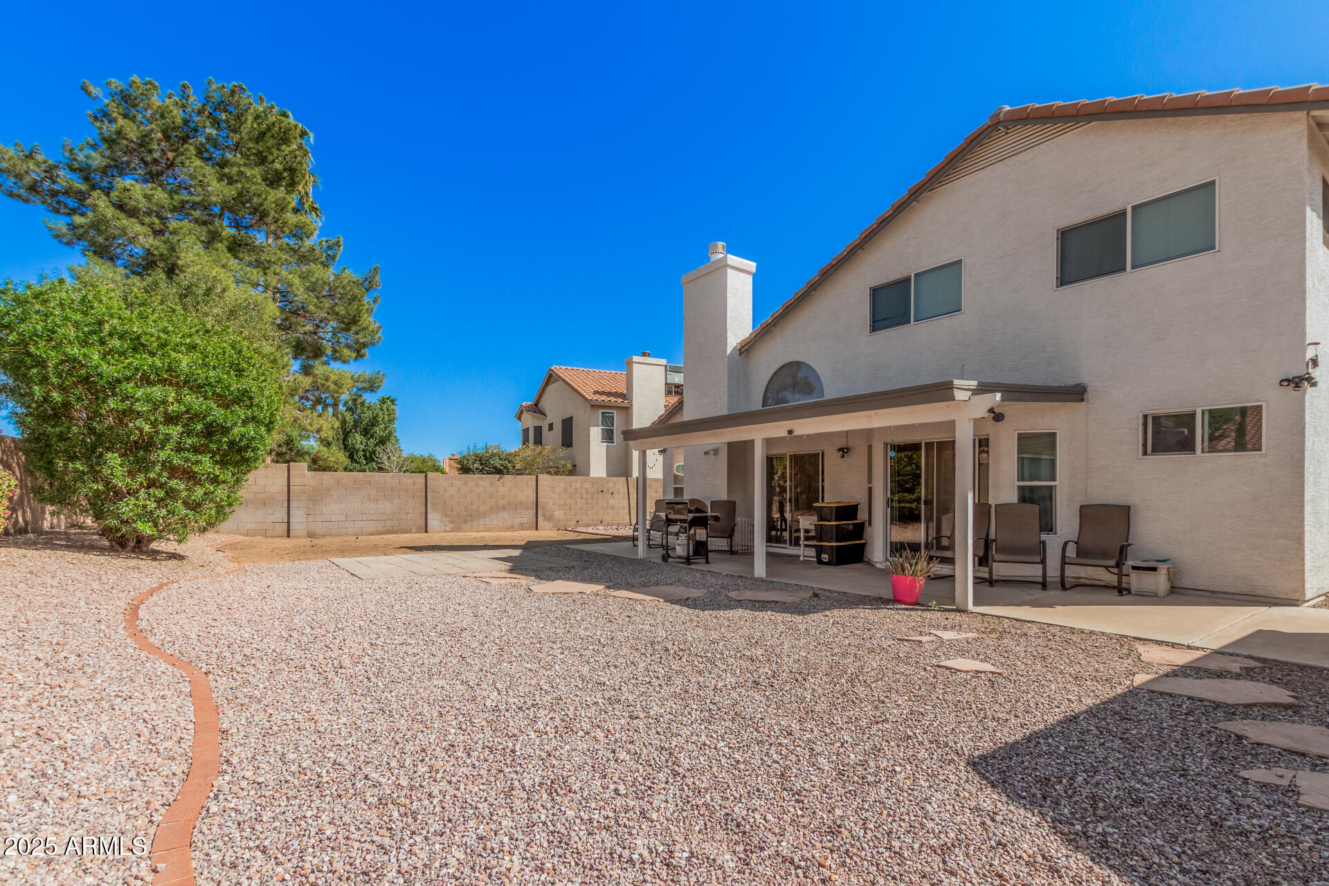 5622 E GELDING Drive