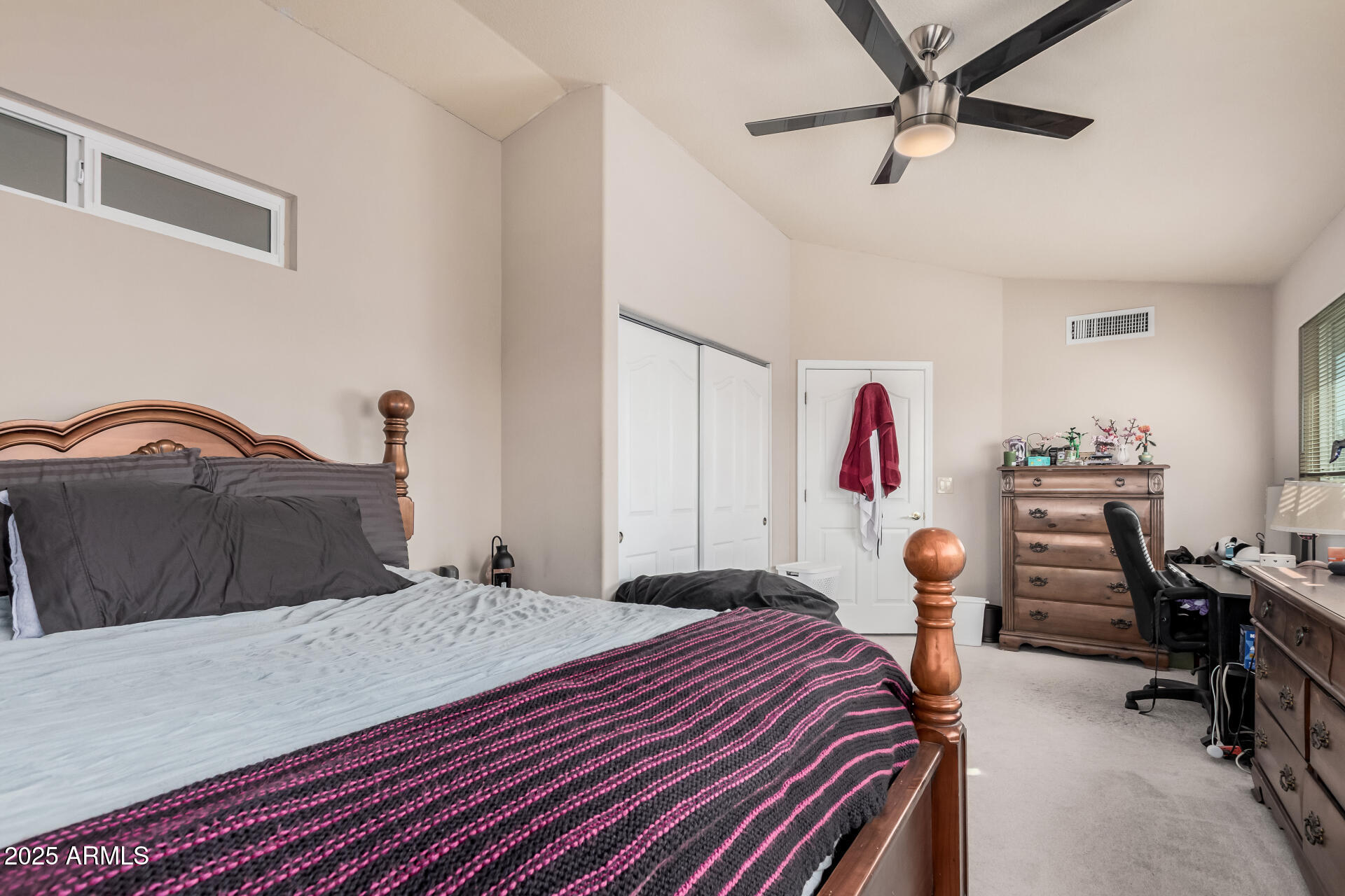 5622 E GELDING Drive