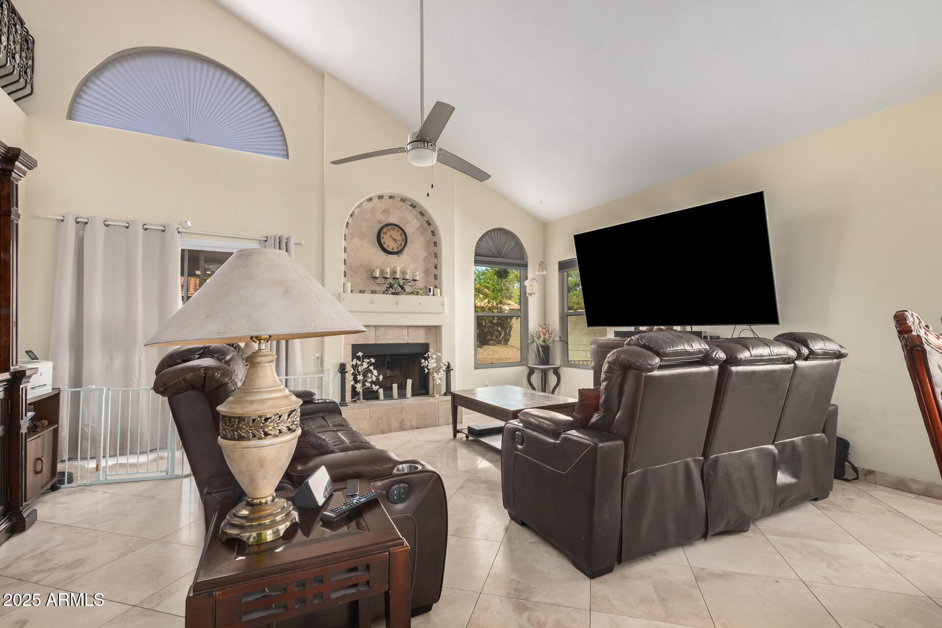 5622 E GELDING Drive