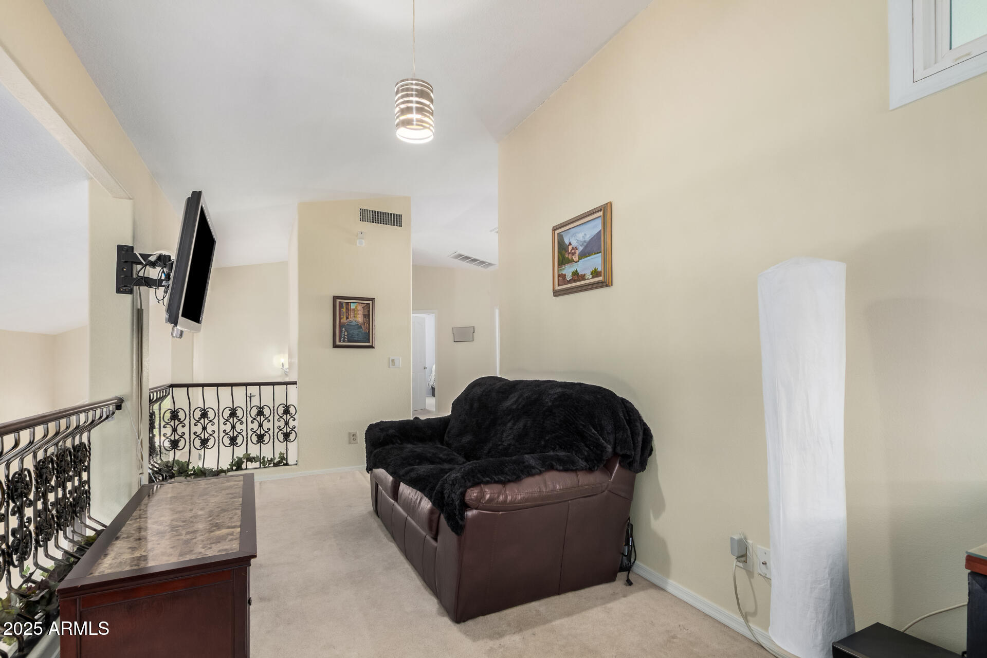 5622 E GELDING Drive