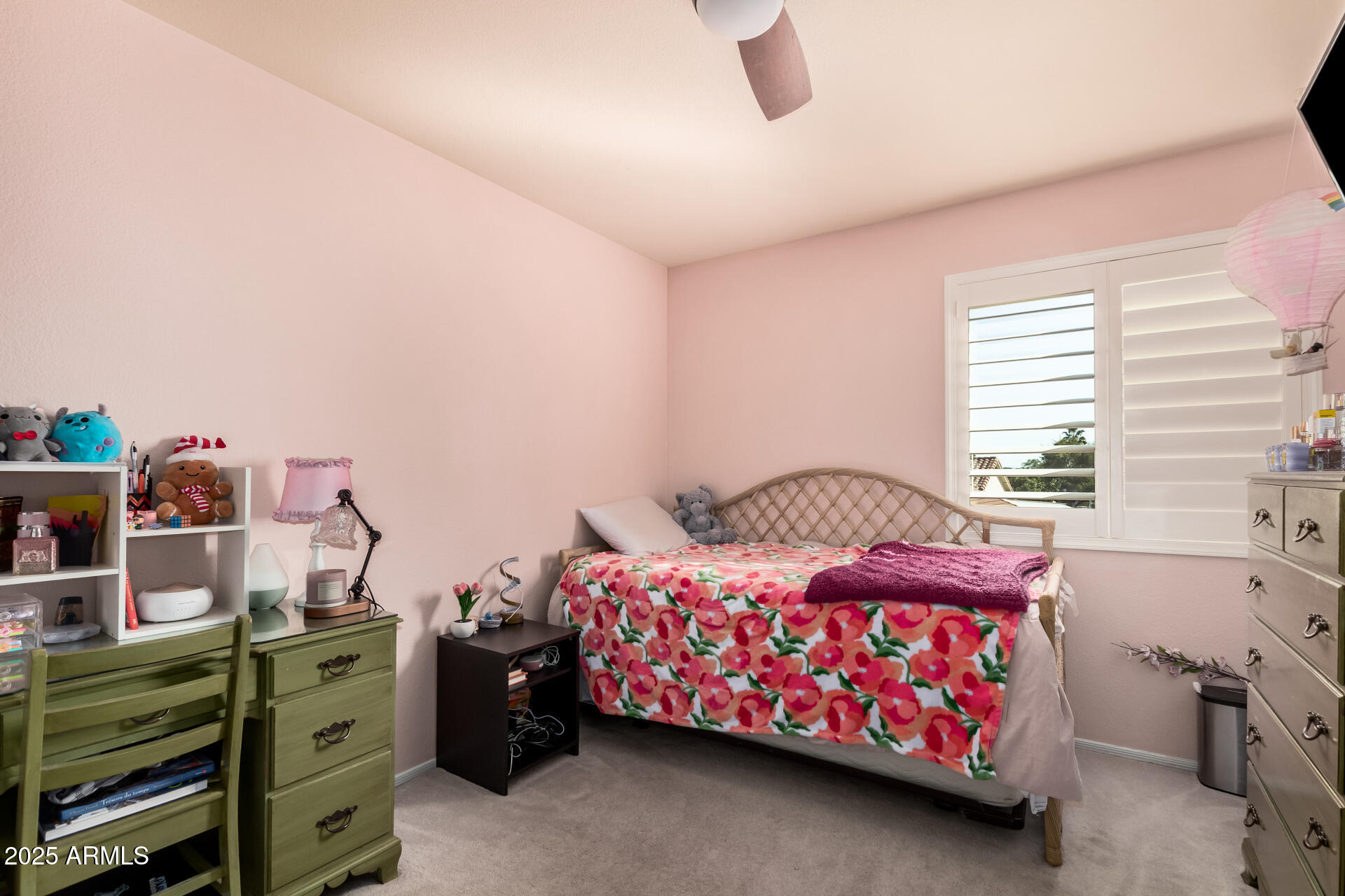 5622 E GELDING Drive