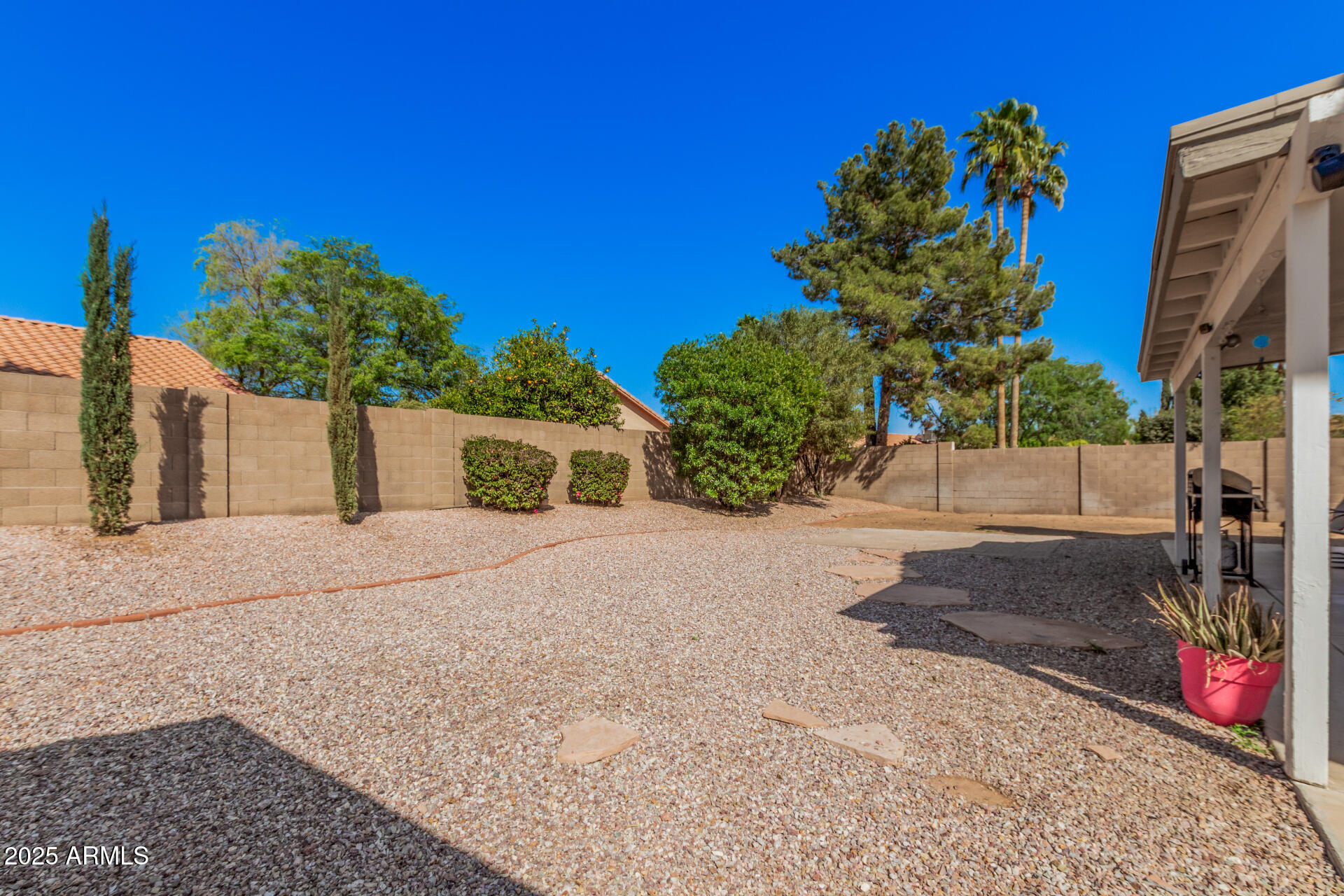 5622 E GELDING Drive