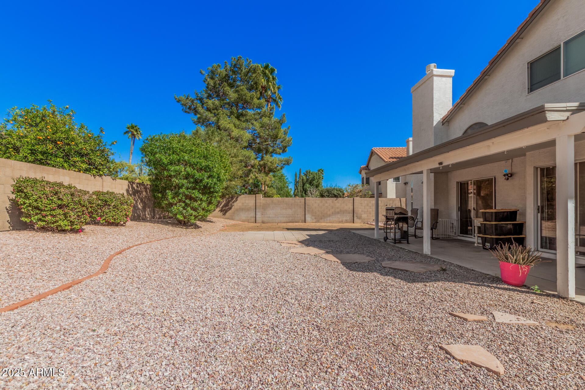 5622 E GELDING Drive