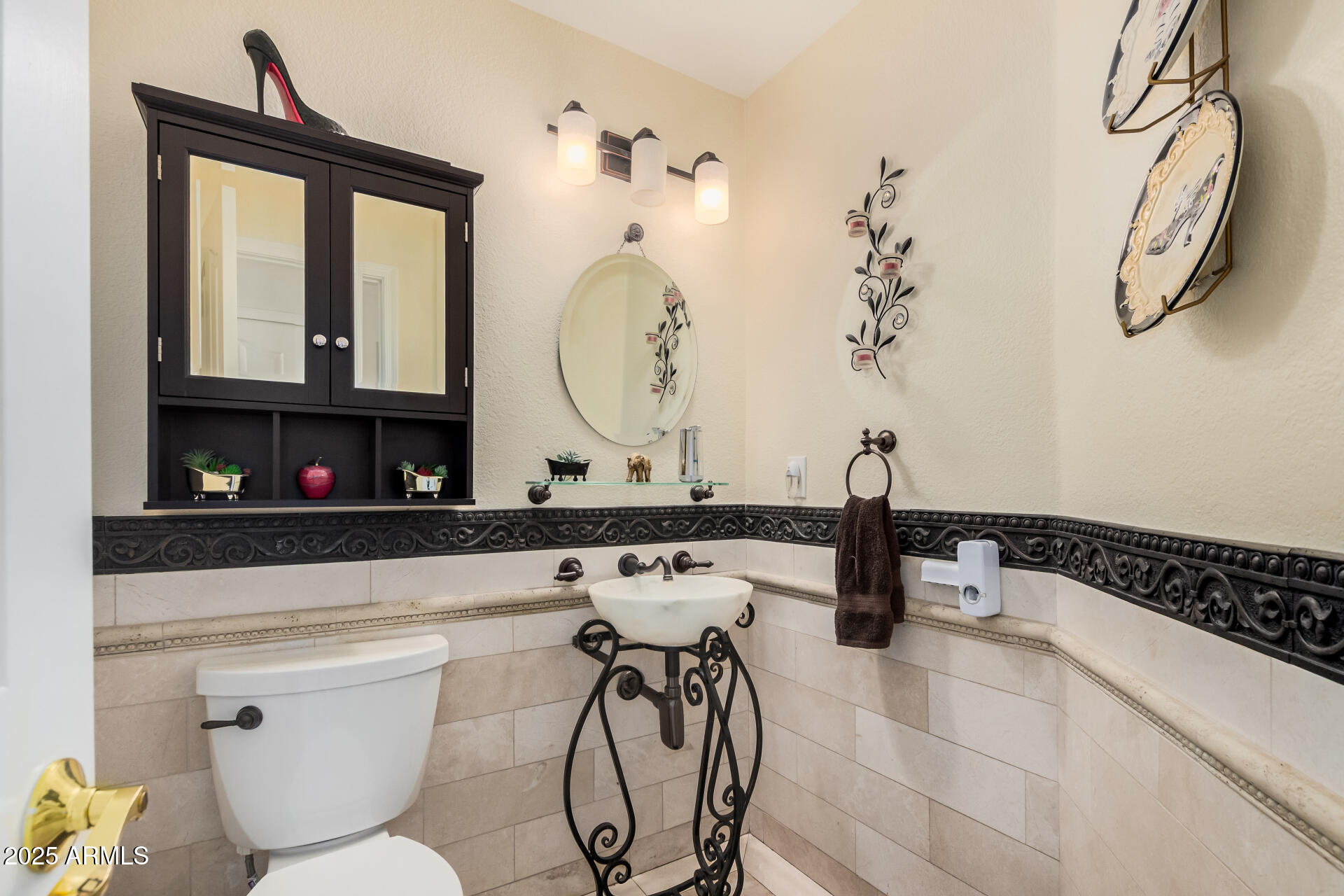5622 E GELDING Drive