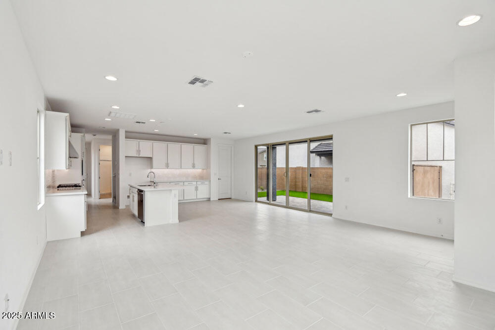2207 W CHISUM Trail