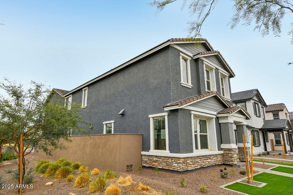 2207 W CHISUM Trail