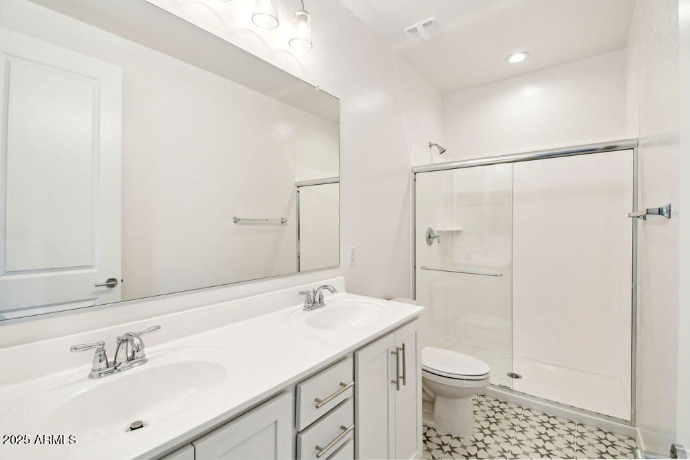 2207 W CHISUM Trail