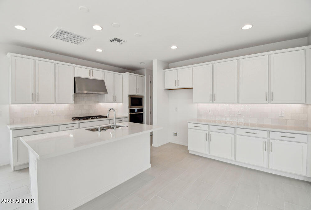2207 W CHISUM Trail