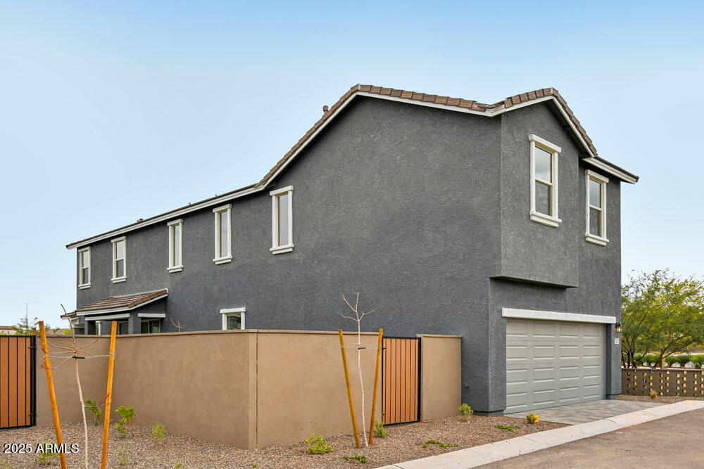 2207 W CHISUM Trail