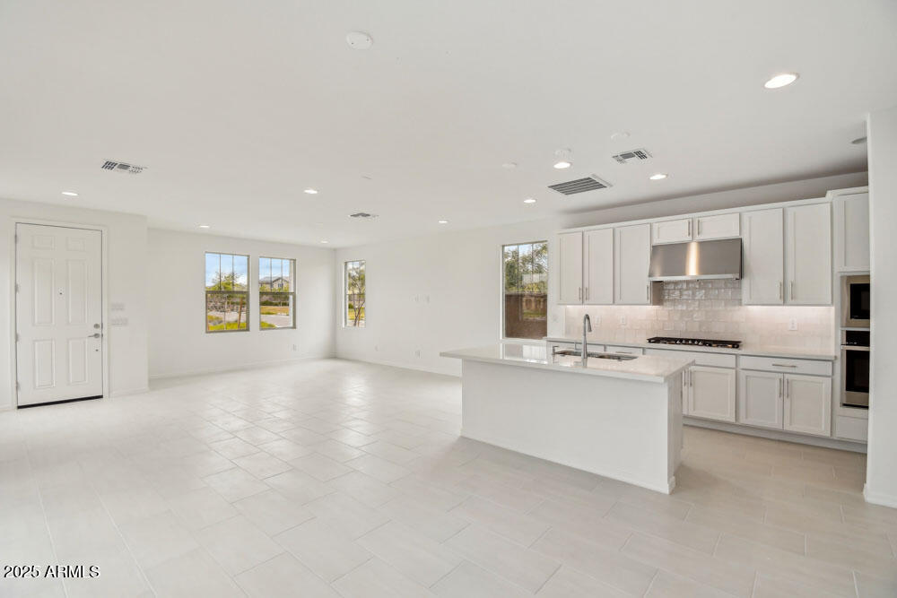 2207 W CHISUM Trail