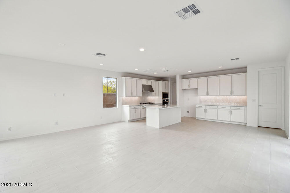 2207 W CHISUM Trail