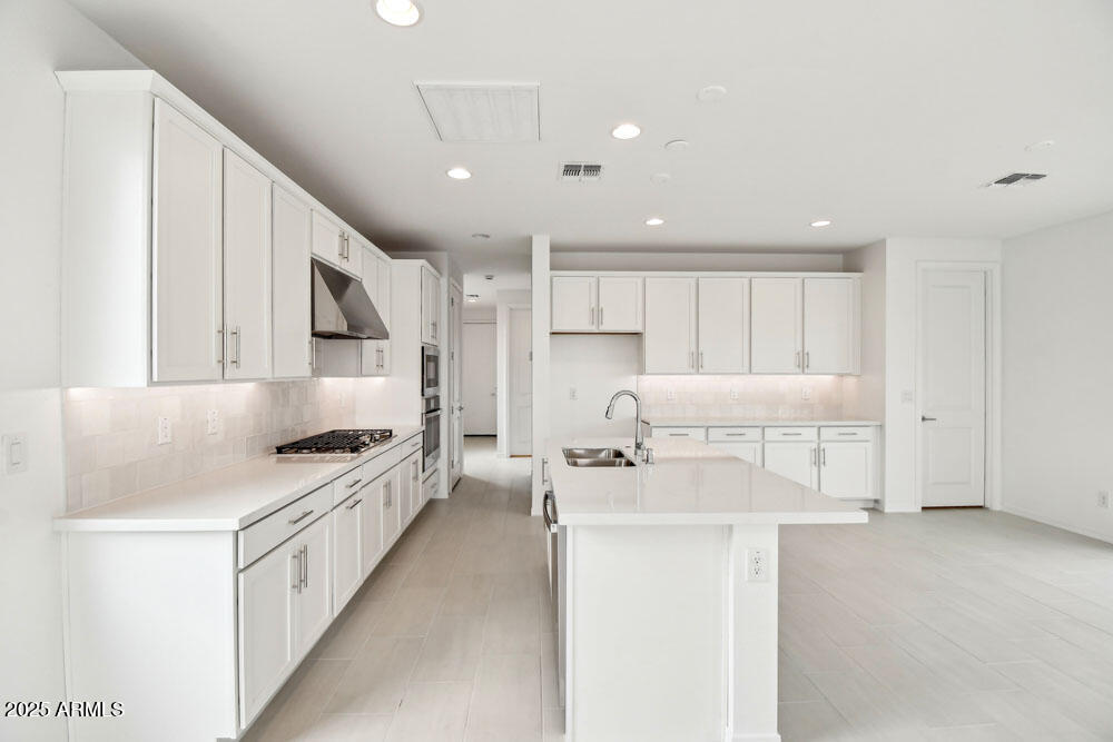 2207 W CHISUM Trail