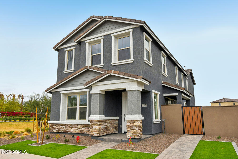 2207 W CHISUM Trail