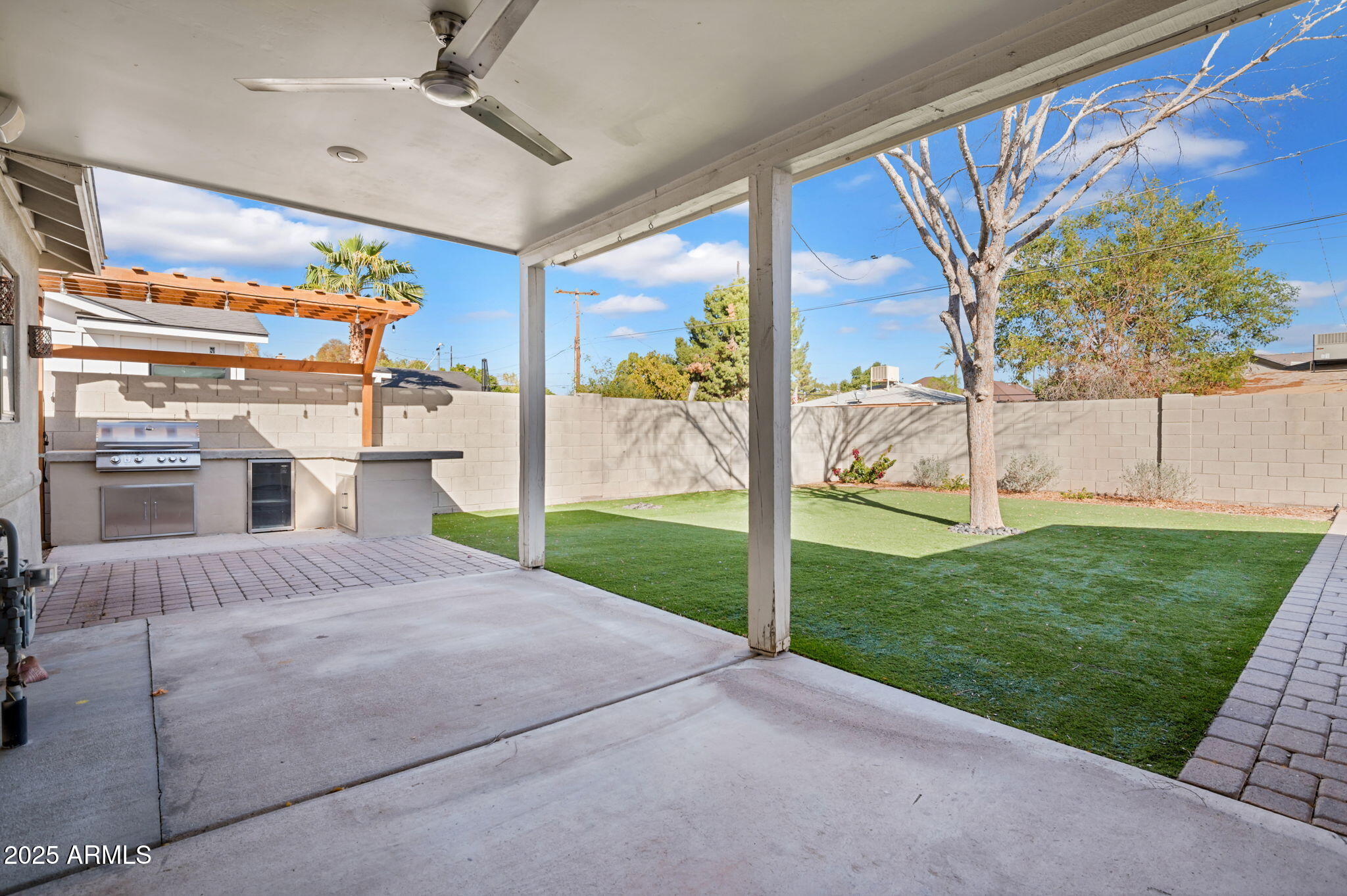 2214 E SELLS Drive