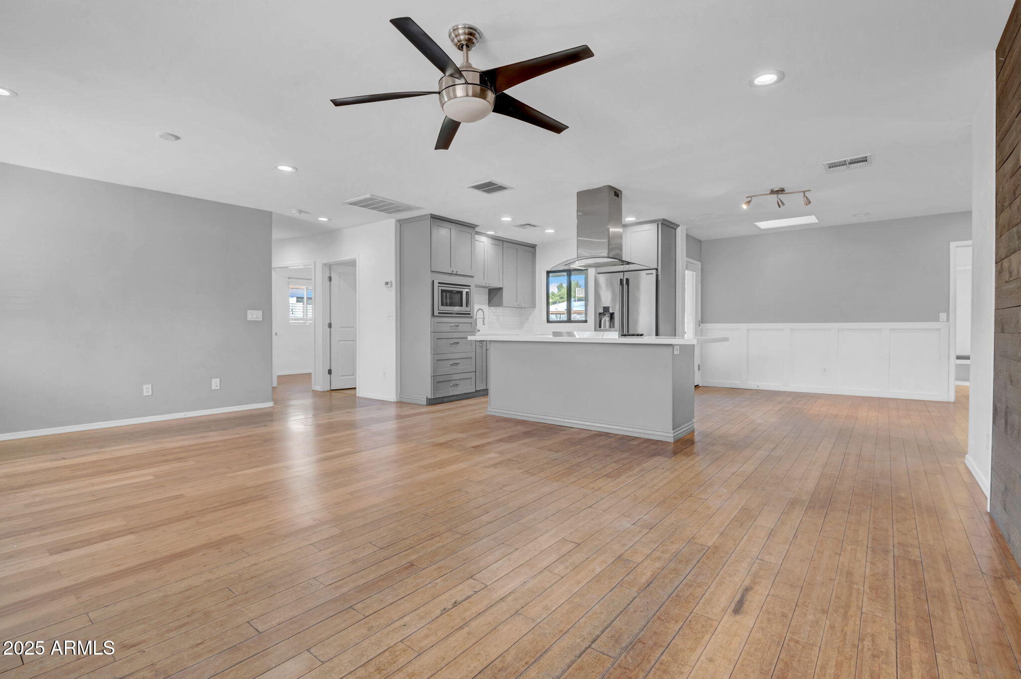 2214 E SELLS Drive