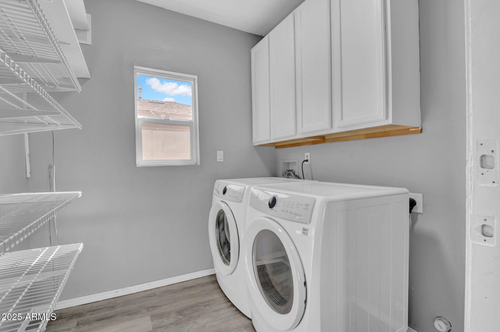 2214 E SELLS Drive