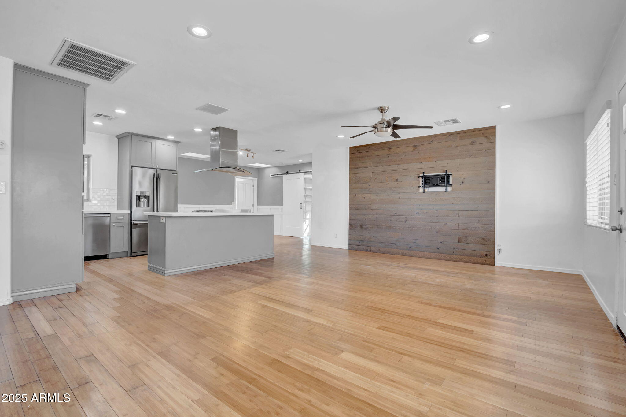 2214 E SELLS Drive