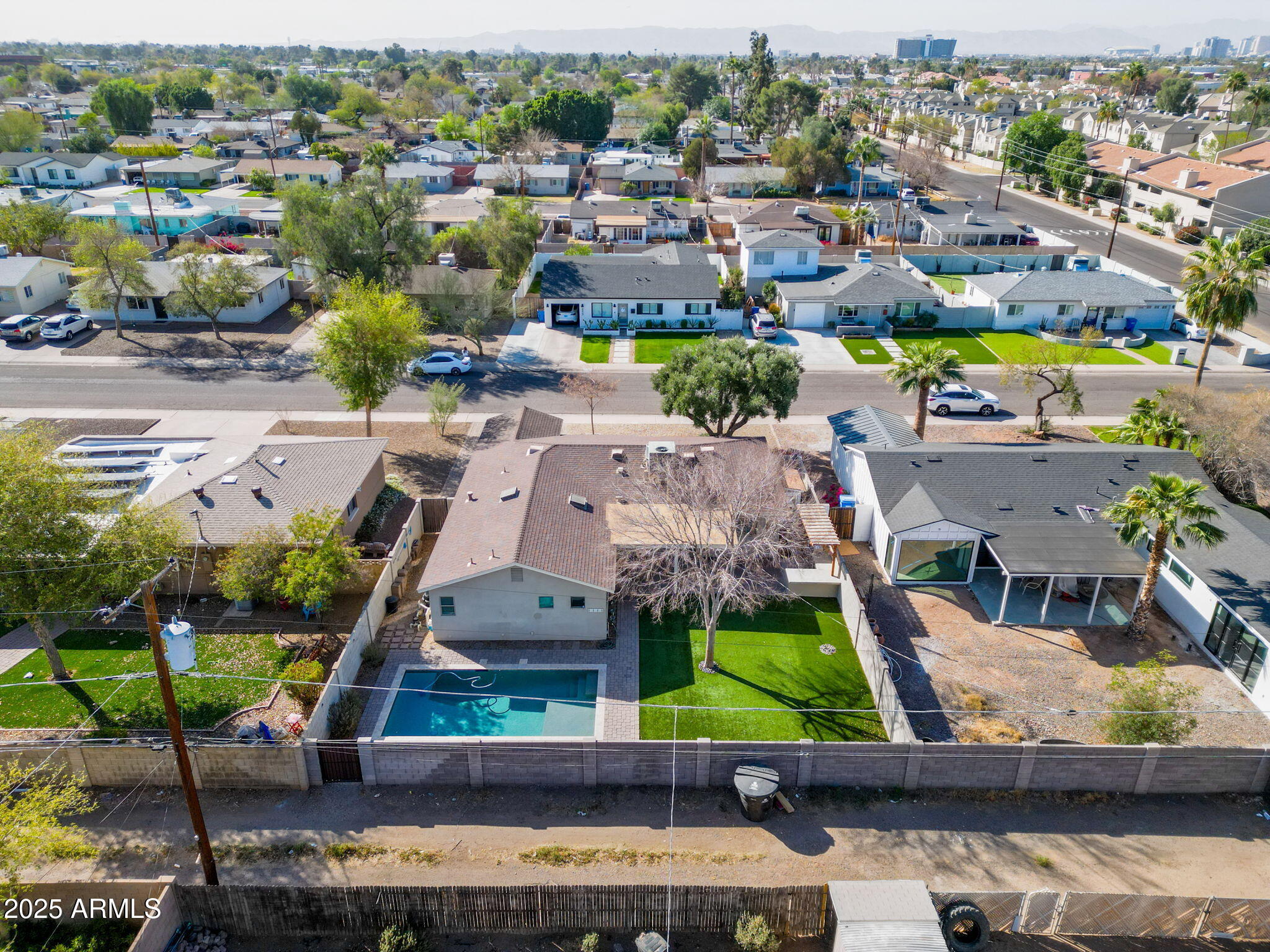 2214 E SELLS Drive