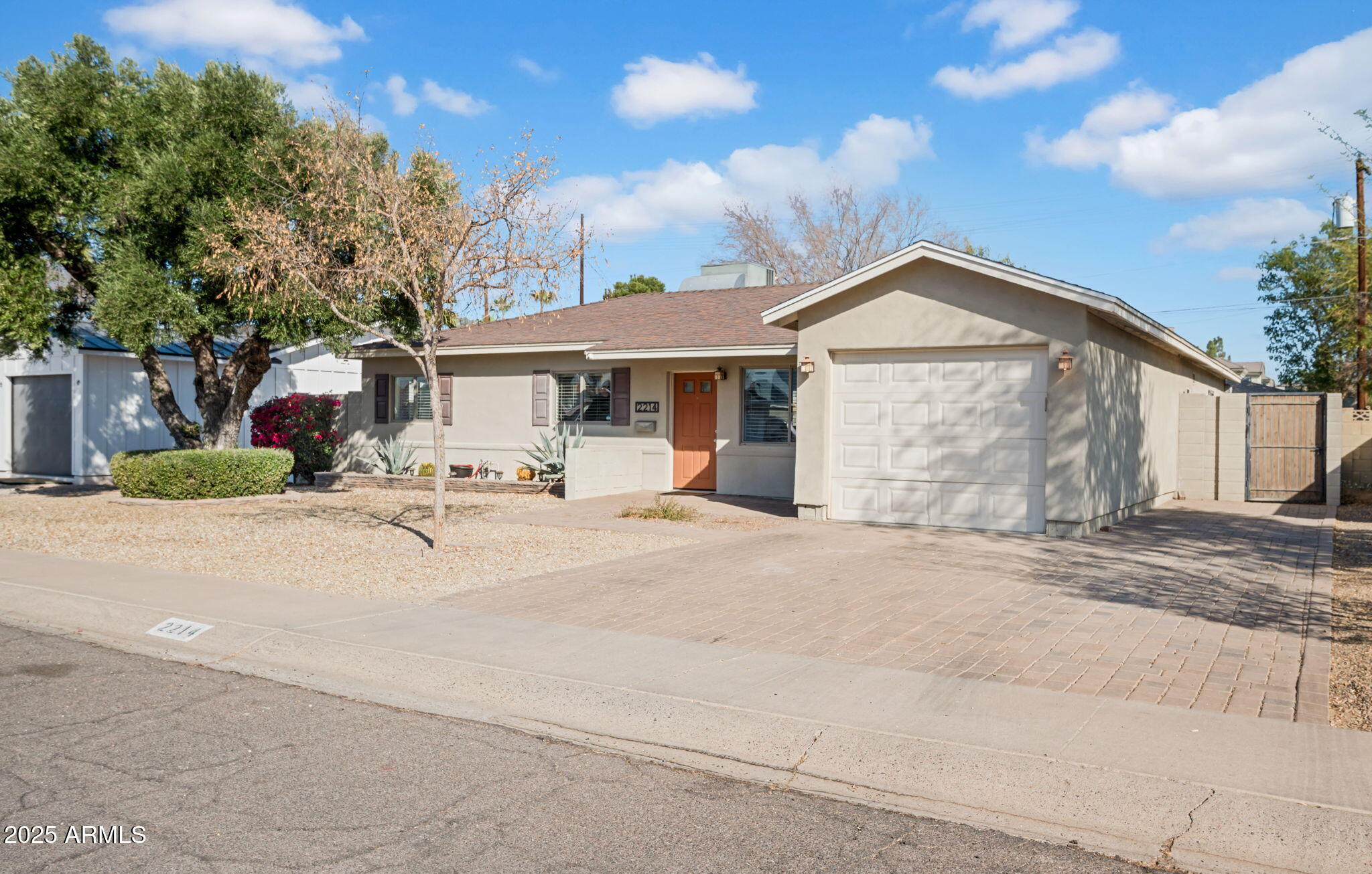 2214 E SELLS Drive