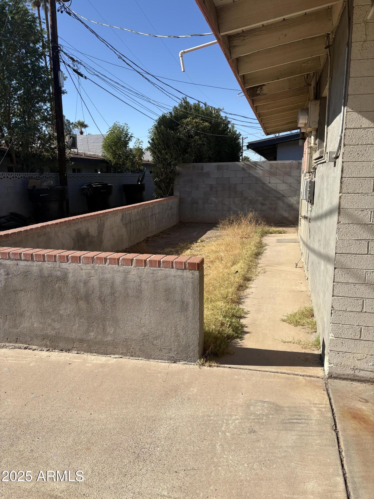 2731 E MONTECITO Avenue