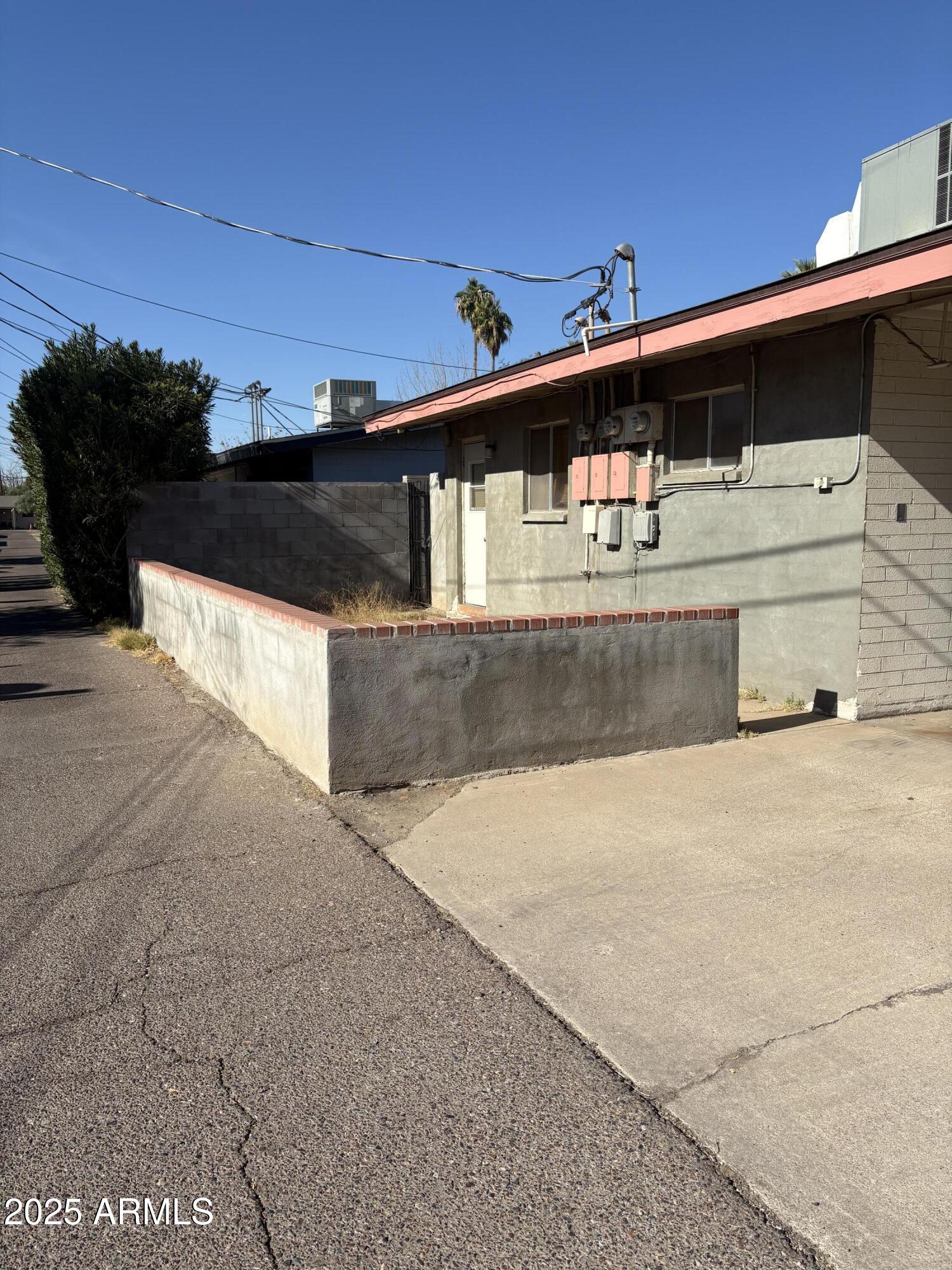 2731 E MONTECITO Avenue