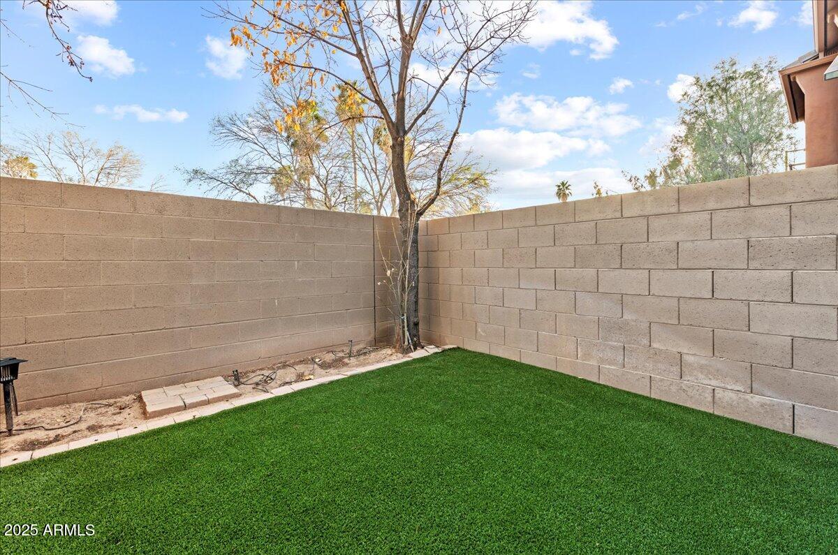 2727 N PRICE Road 26