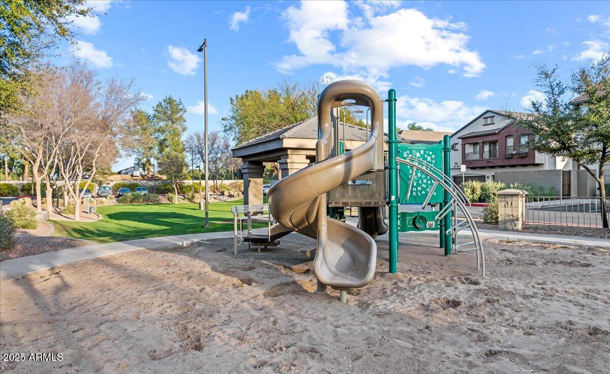 2727 N PRICE Road 26