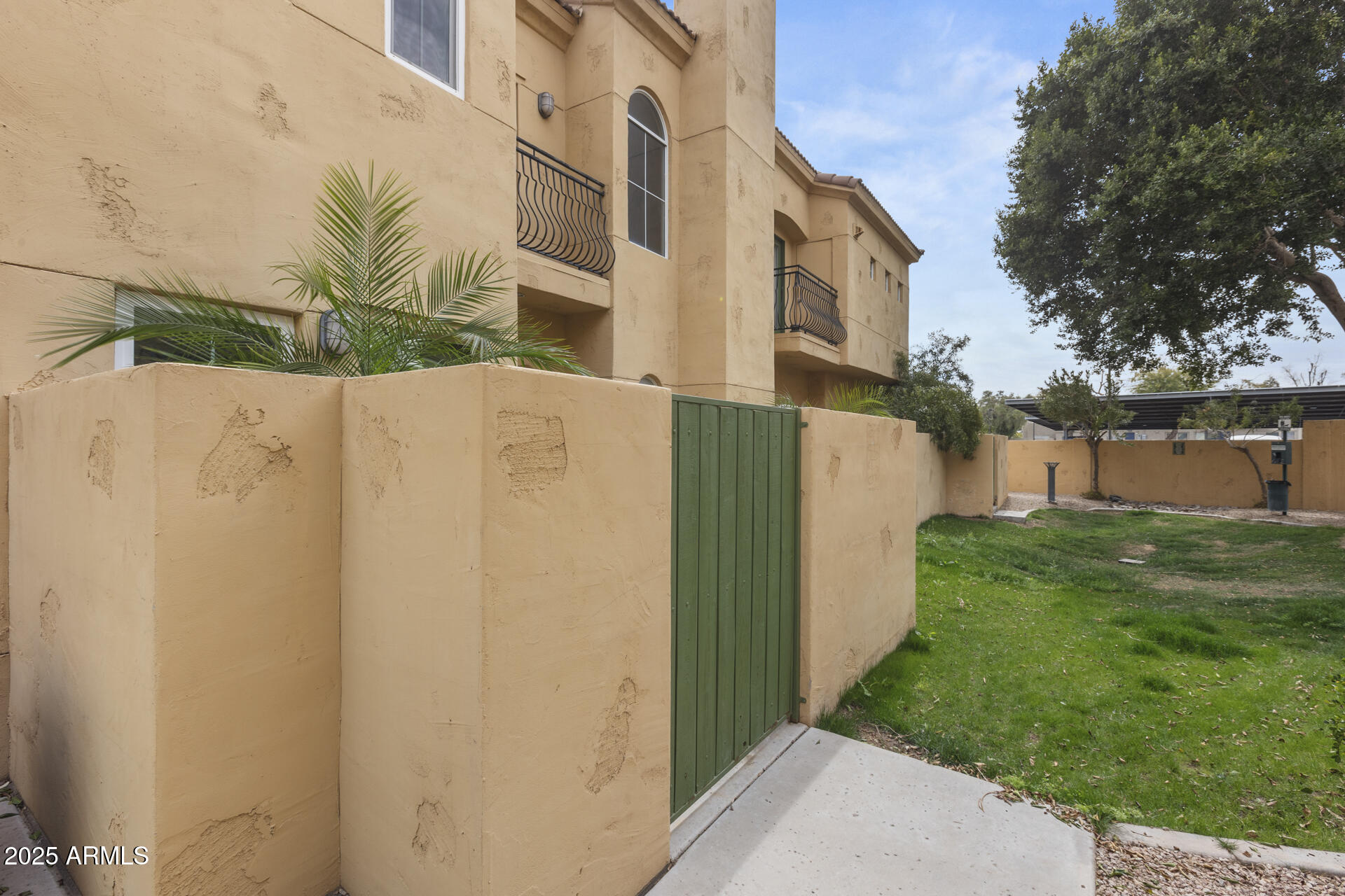 5015 E CHEYENNE Drive 10
