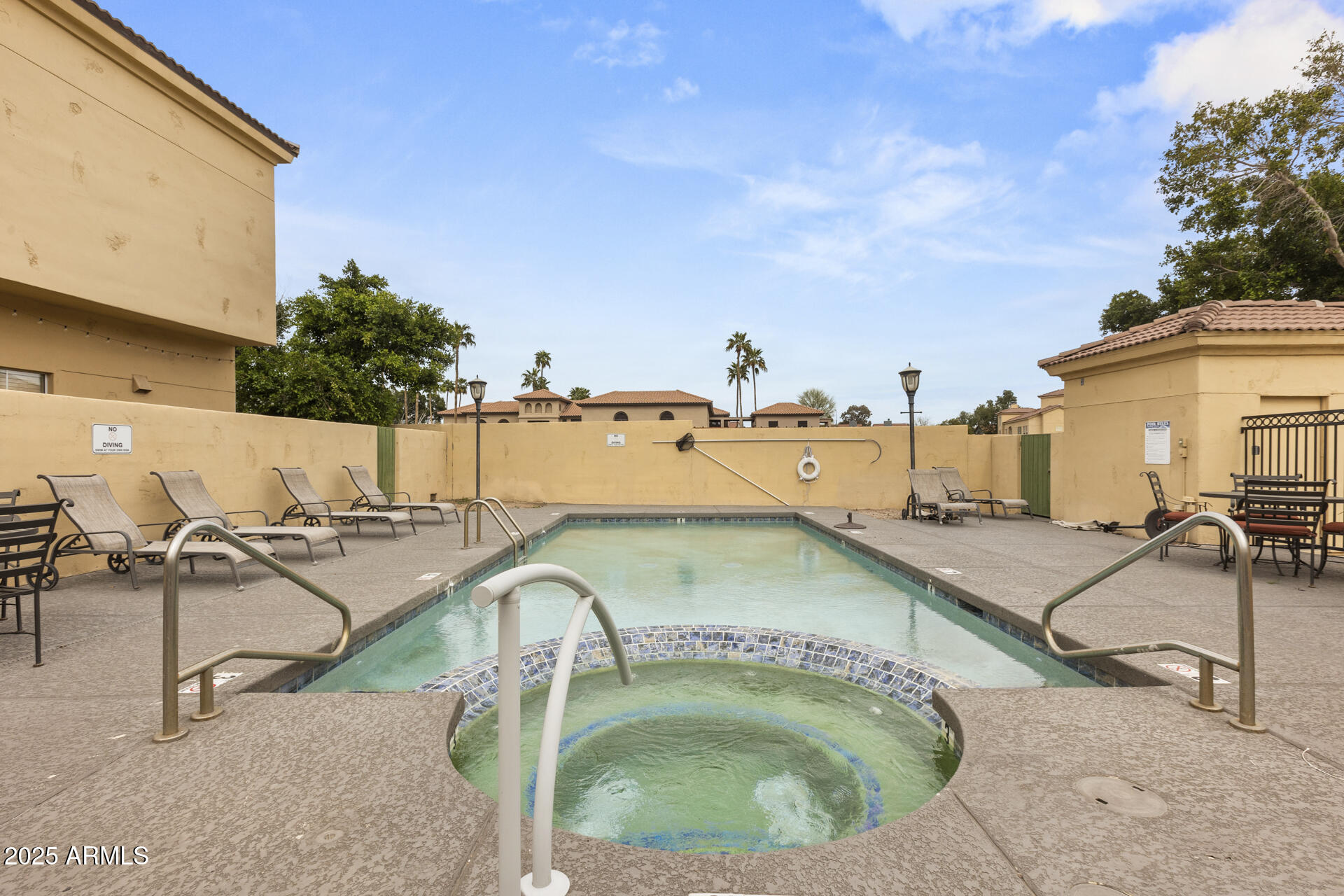 5015 E CHEYENNE Drive 10