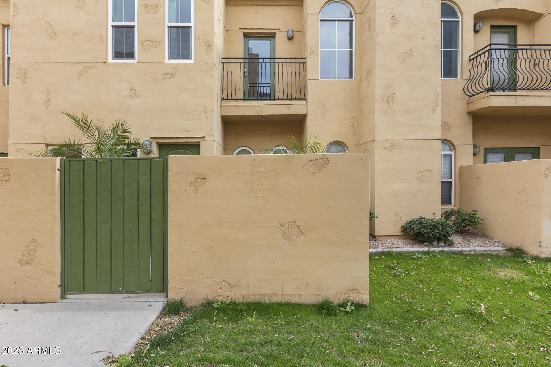 5015 E CHEYENNE Drive 10