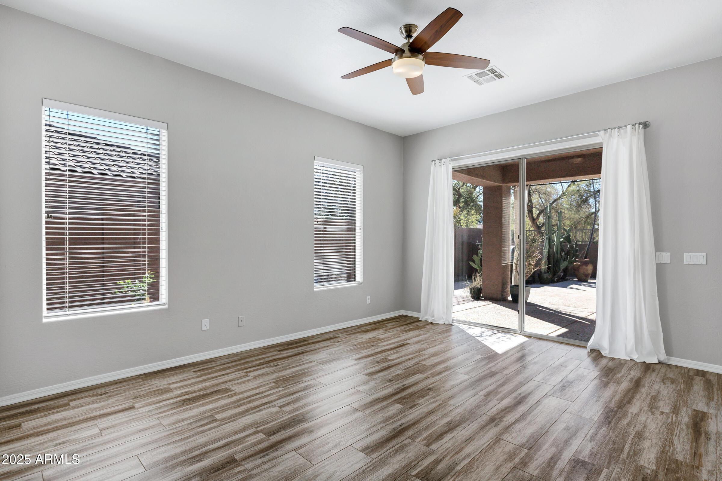 903 W RAVEN Drive