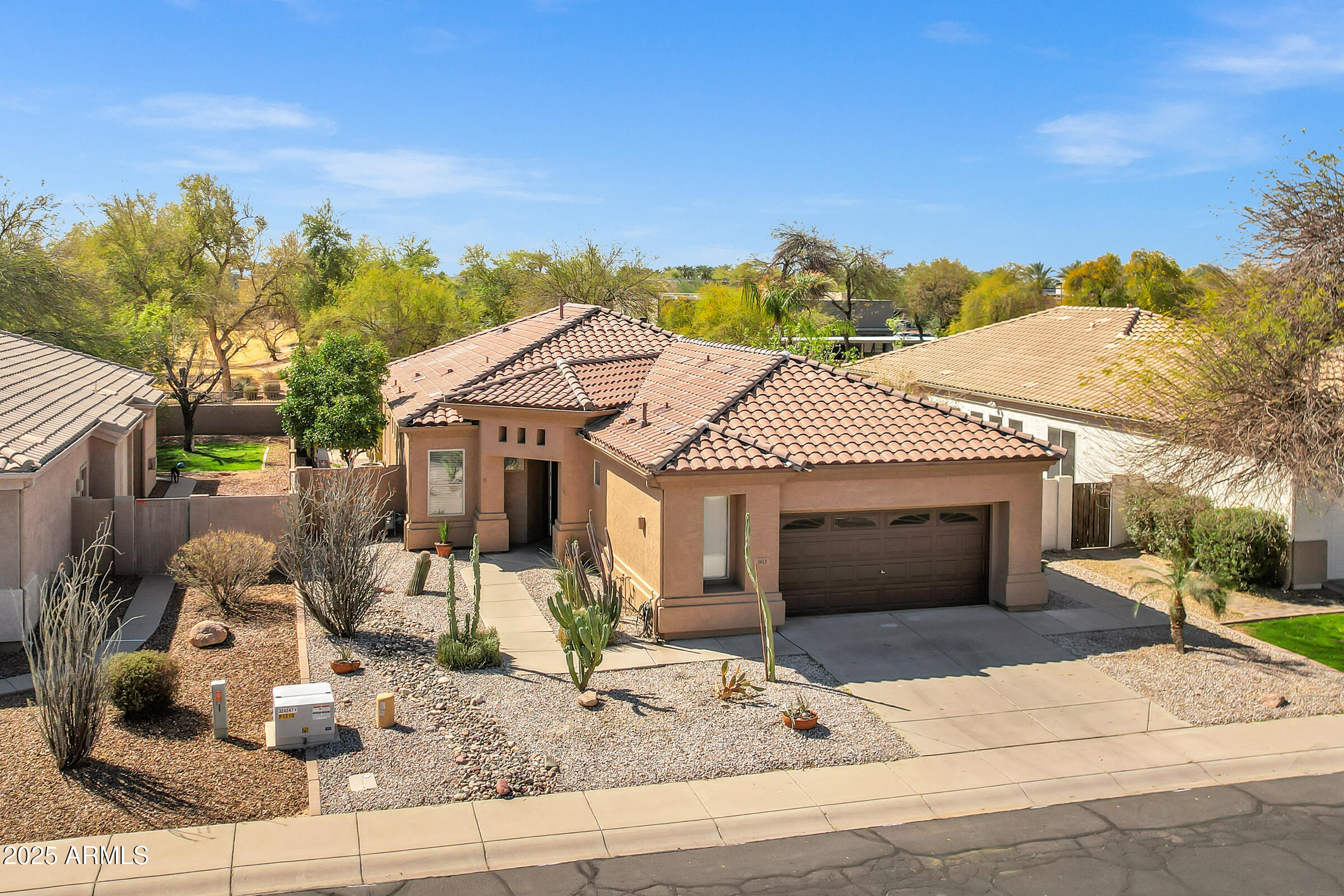 903 W RAVEN Drive