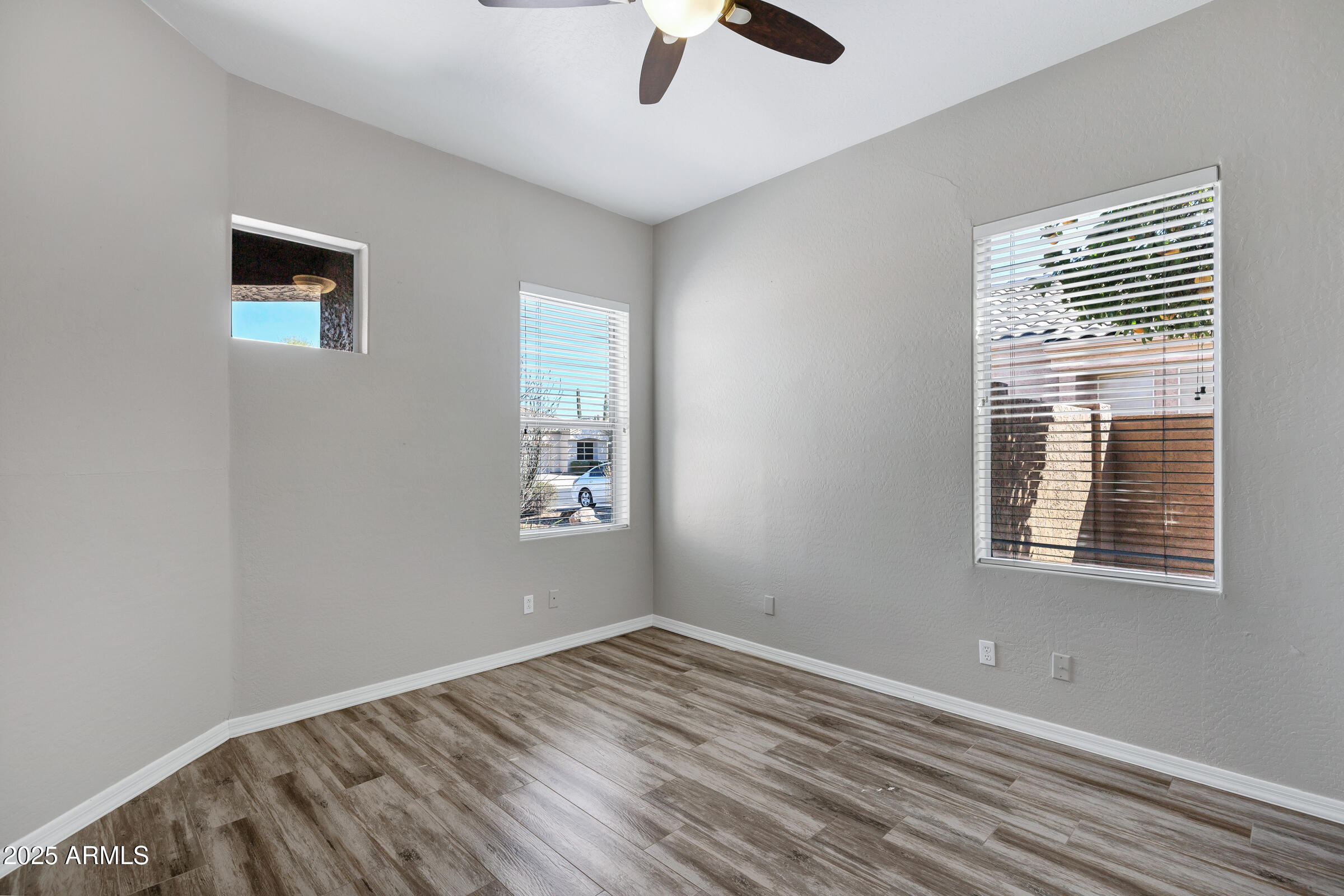 903 W RAVEN Drive