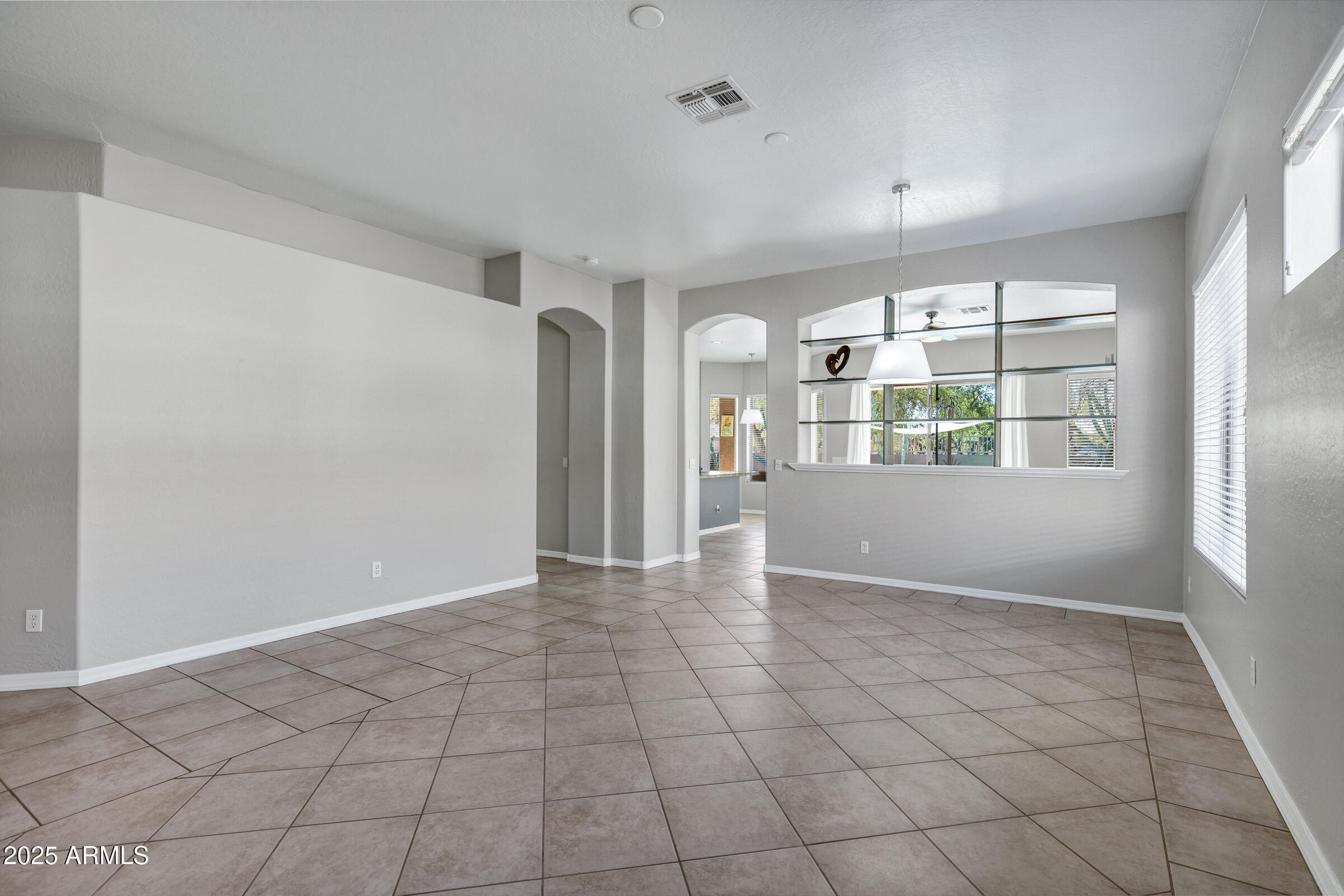 903 W RAVEN Drive