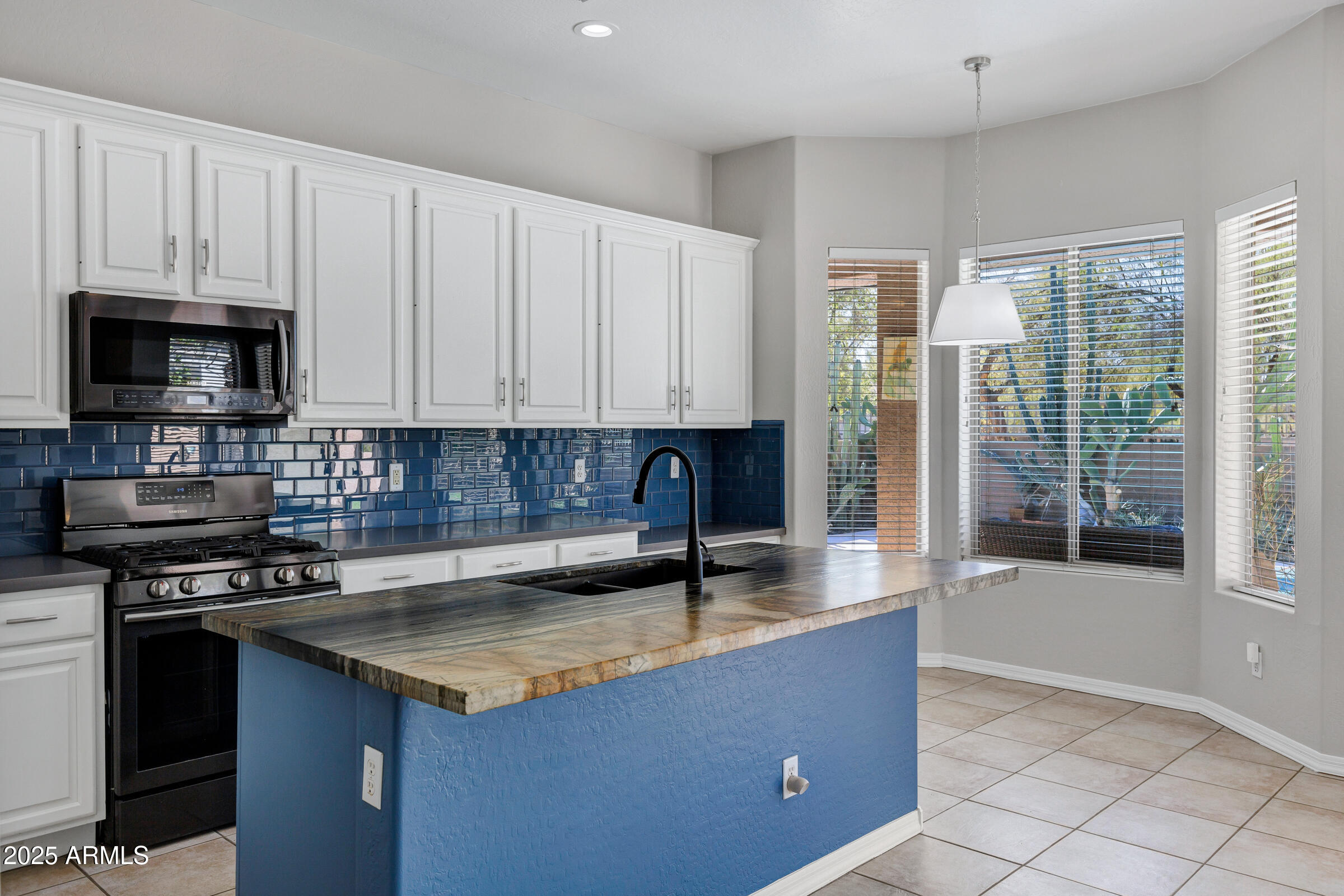 903 W RAVEN Drive